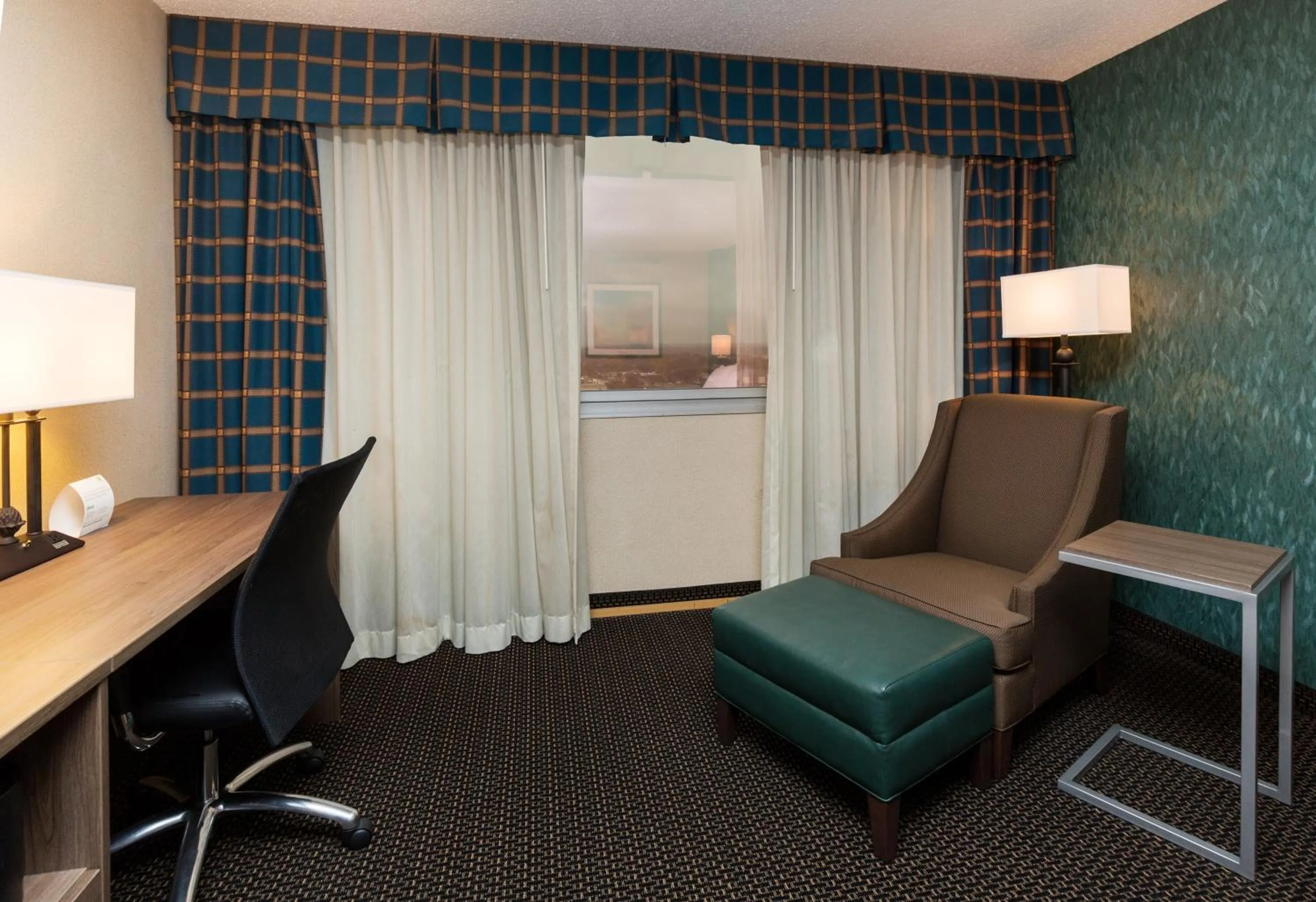 Photo of the whole room in Holiday Inn Des Moines-Downtown-Mercy Campus by IHG