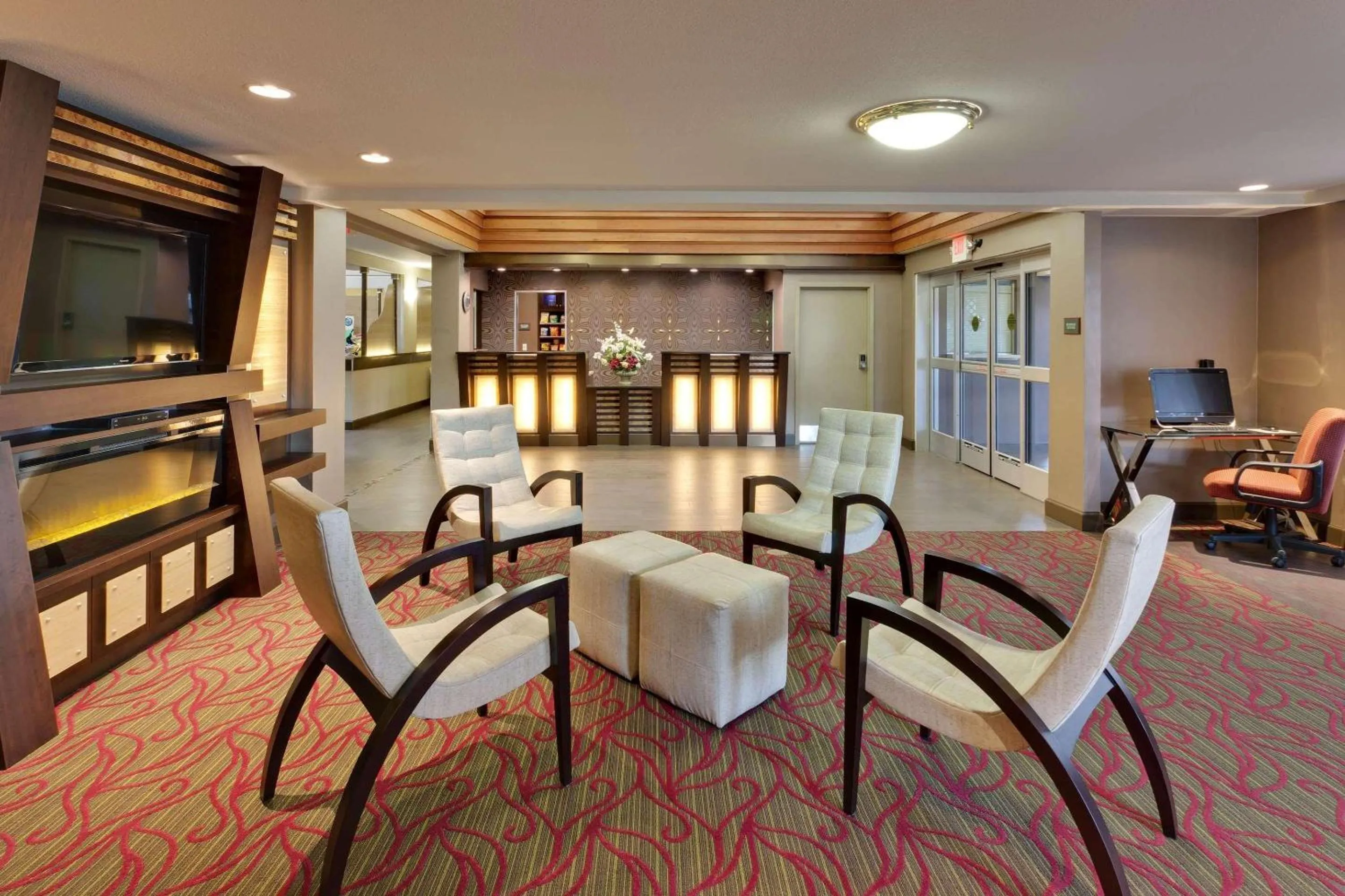 Lobby or reception in Country Inn & Suites by Radisson, San Carlos, CA