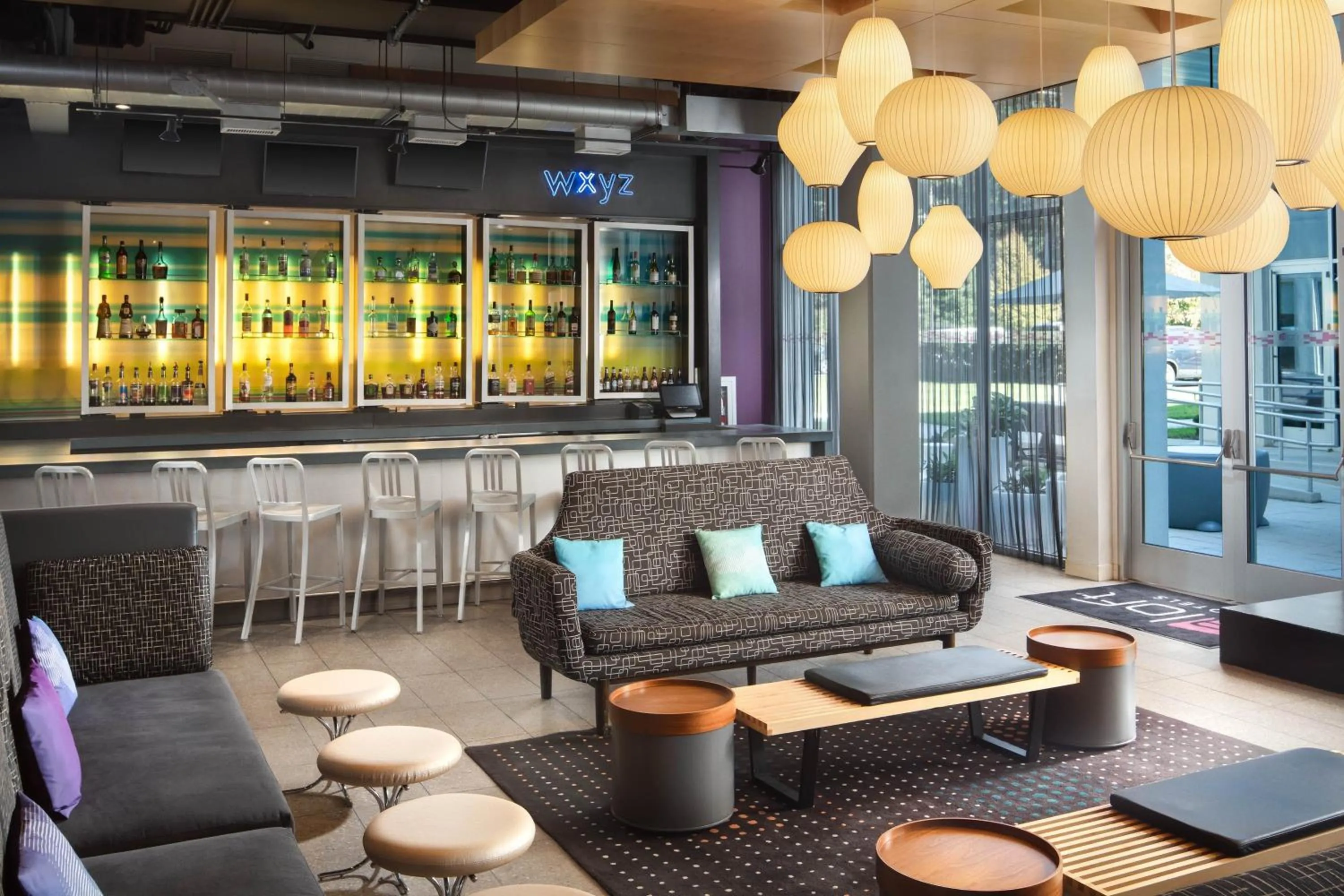 Lounge or bar in Aloft BWI Baltimore Washington International Airport