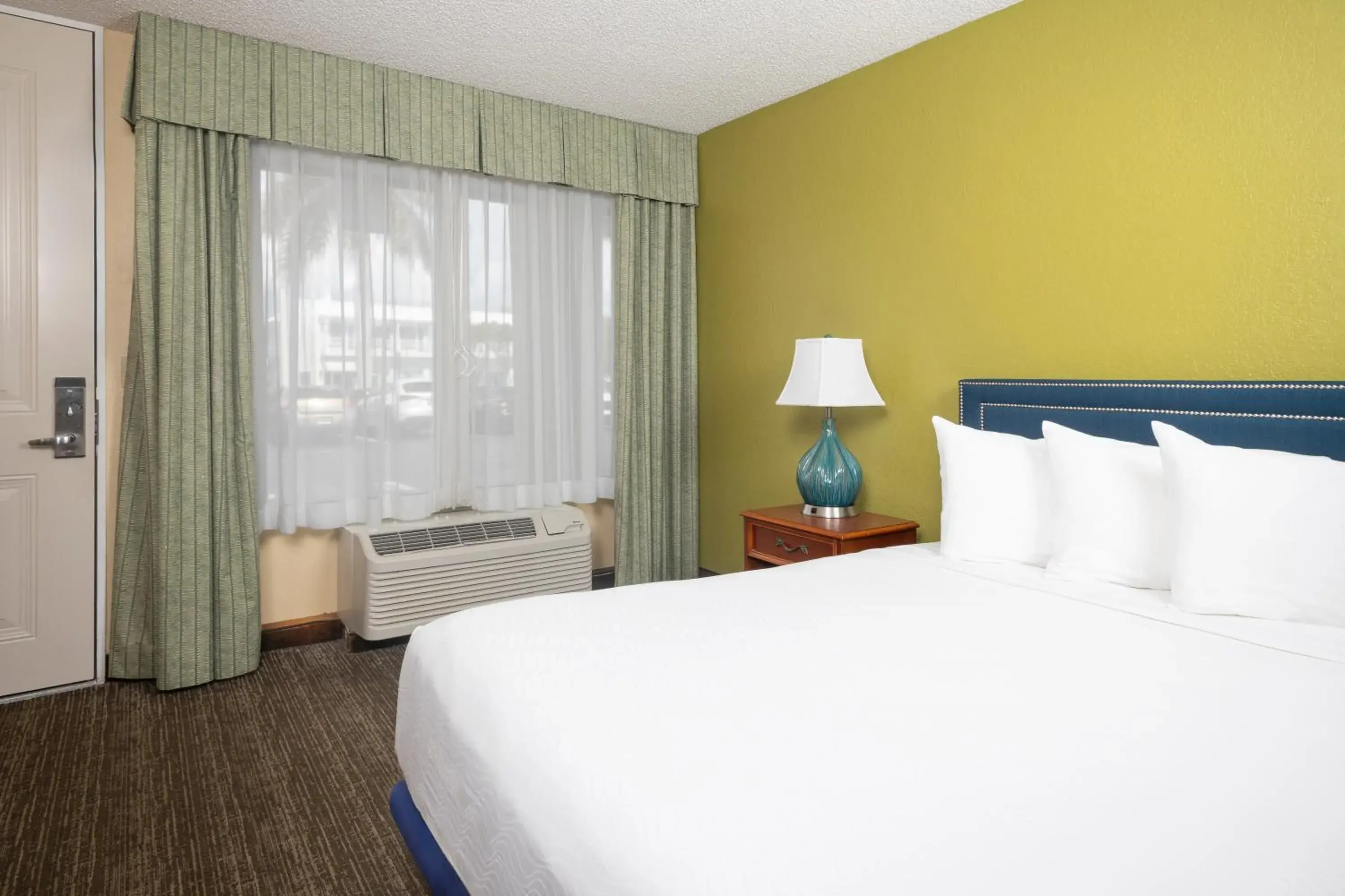 Bed in Ocean Breeze Inn Vero Beach Bed in Ocean Breeze Inn Vero Beach