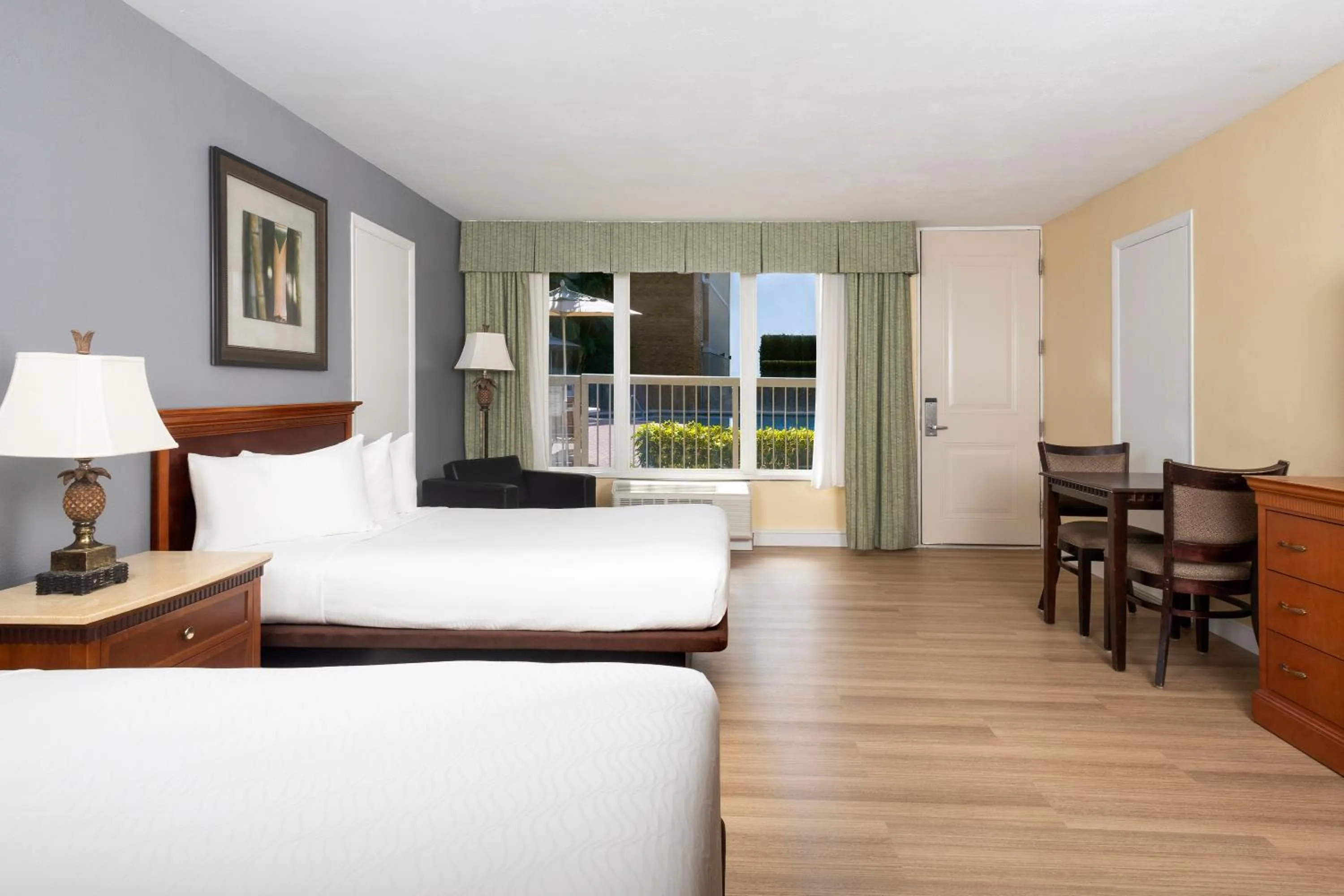 Bed in Ocean Breeze Inn Vero Beach