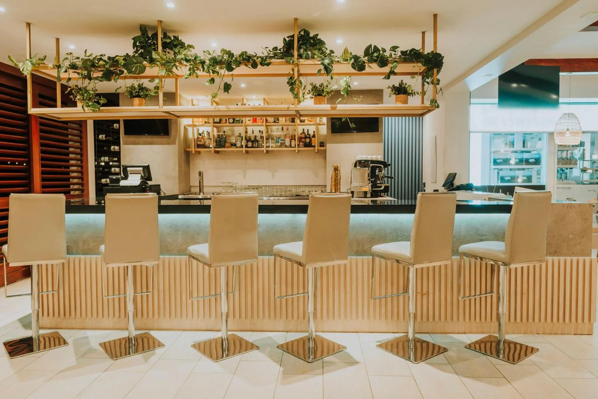 Lounge or bar in Holiday Inn Resort Aruba - Beach Resort & Casino by IHG