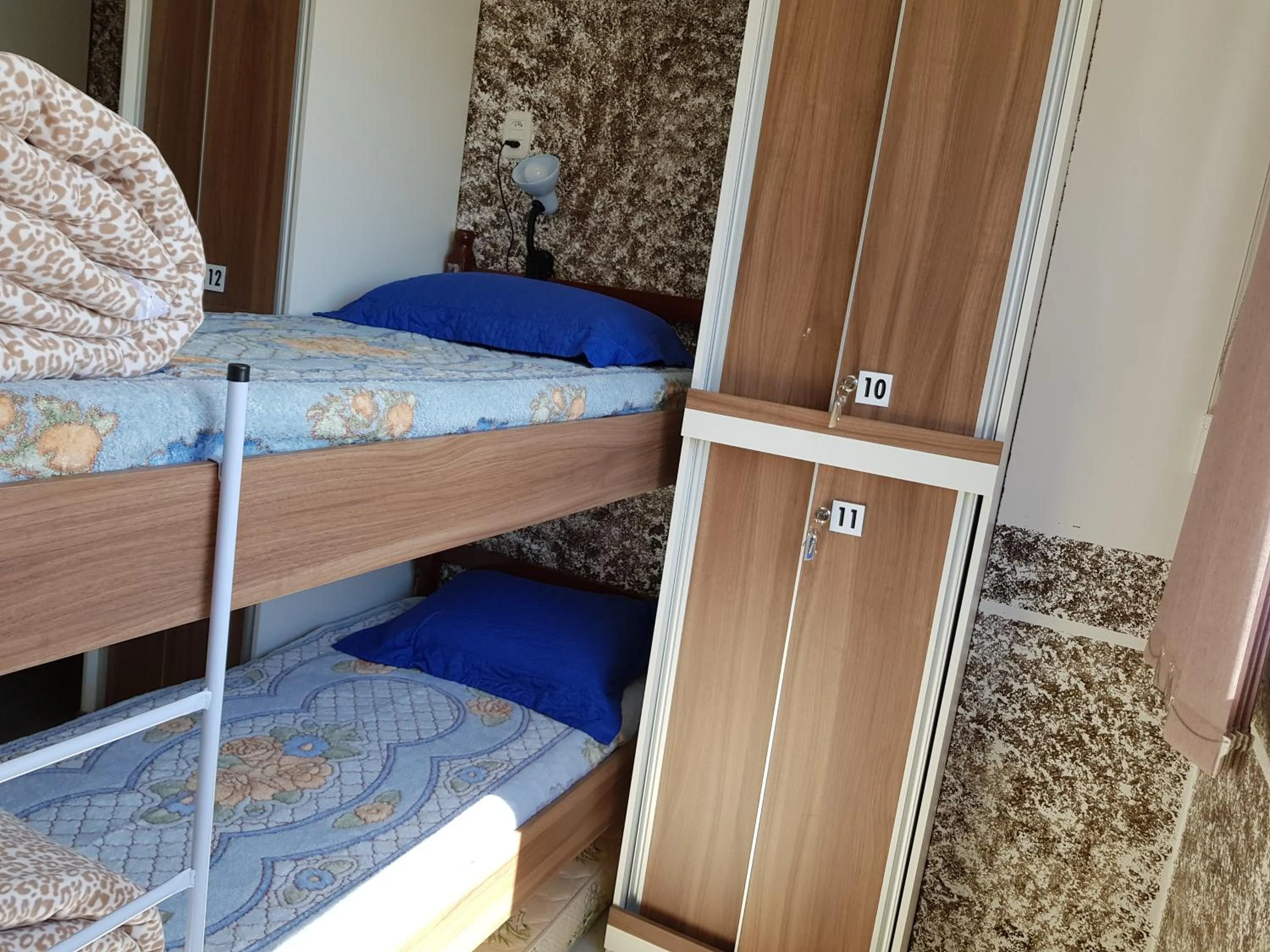 Bunk Bed in Mixed Dormitory Room with Shared Bathroom in Pousada Lugama