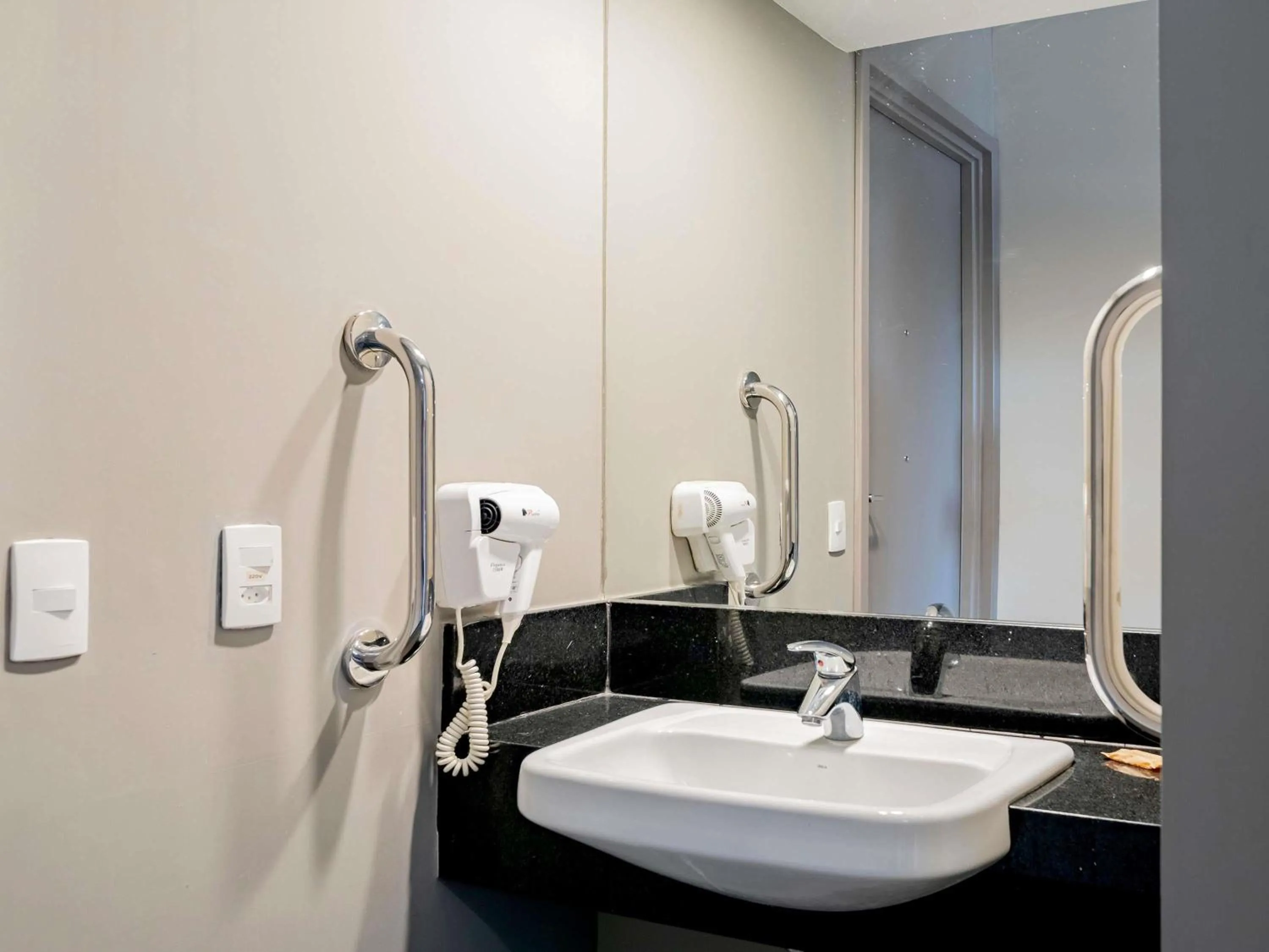 Bedroom in ibis Piracicaba