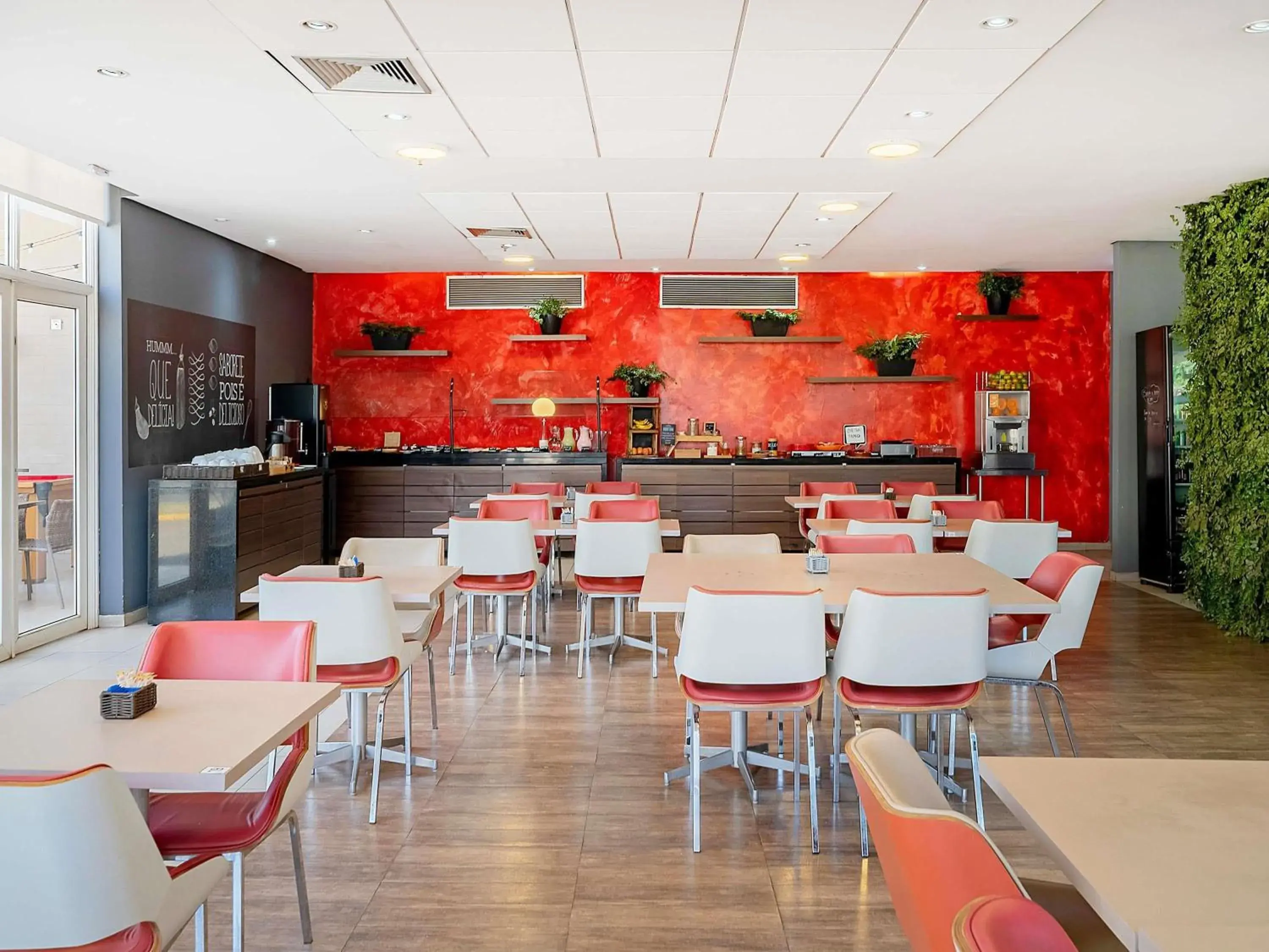 Restaurant/places to eat in ibis Piracicaba Restaurant/places to eat in ibis Piracicaba
