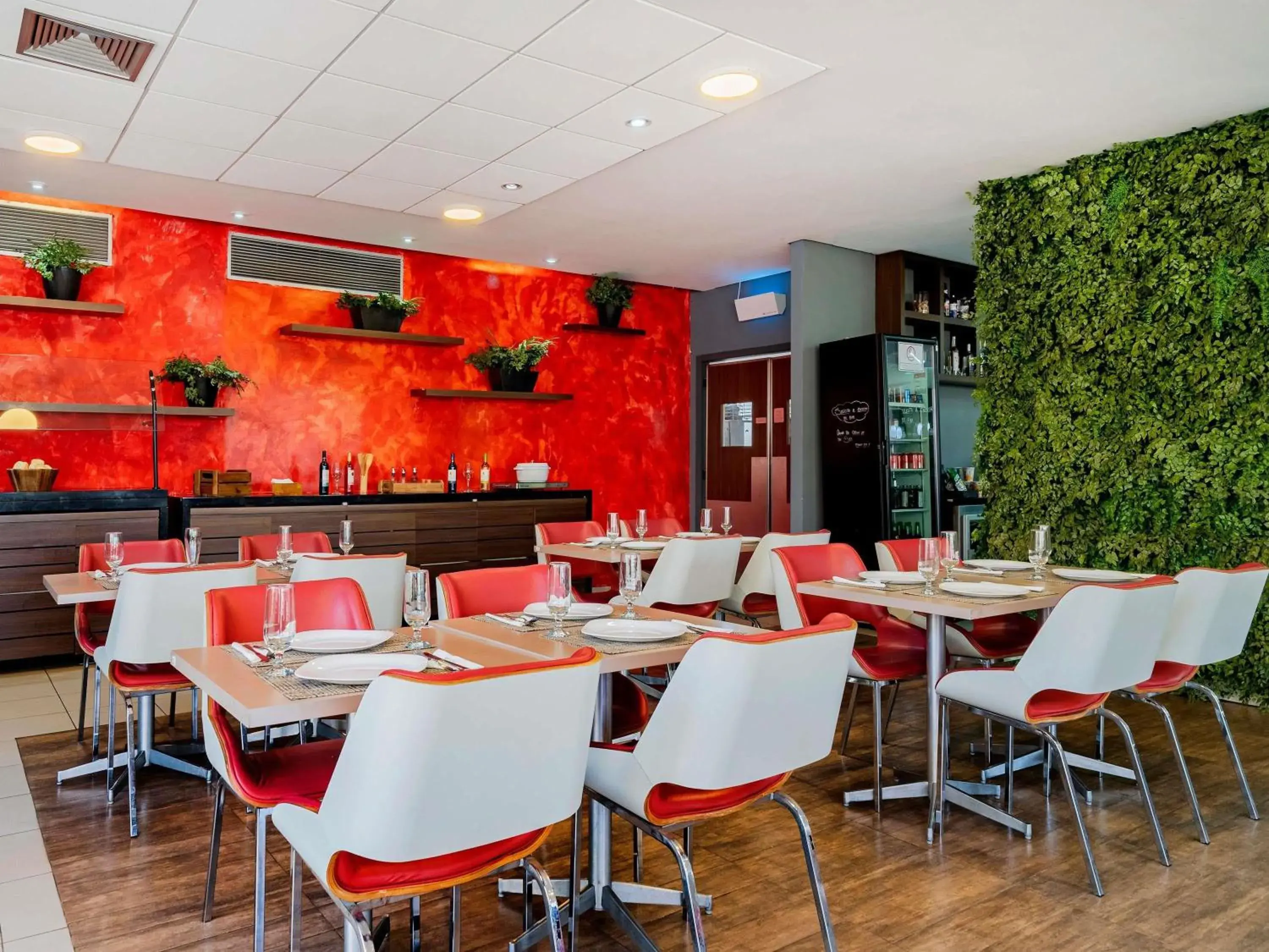 Restaurant/places to eat in ibis Piracicaba Restaurant/places to eat in ibis Piracicaba