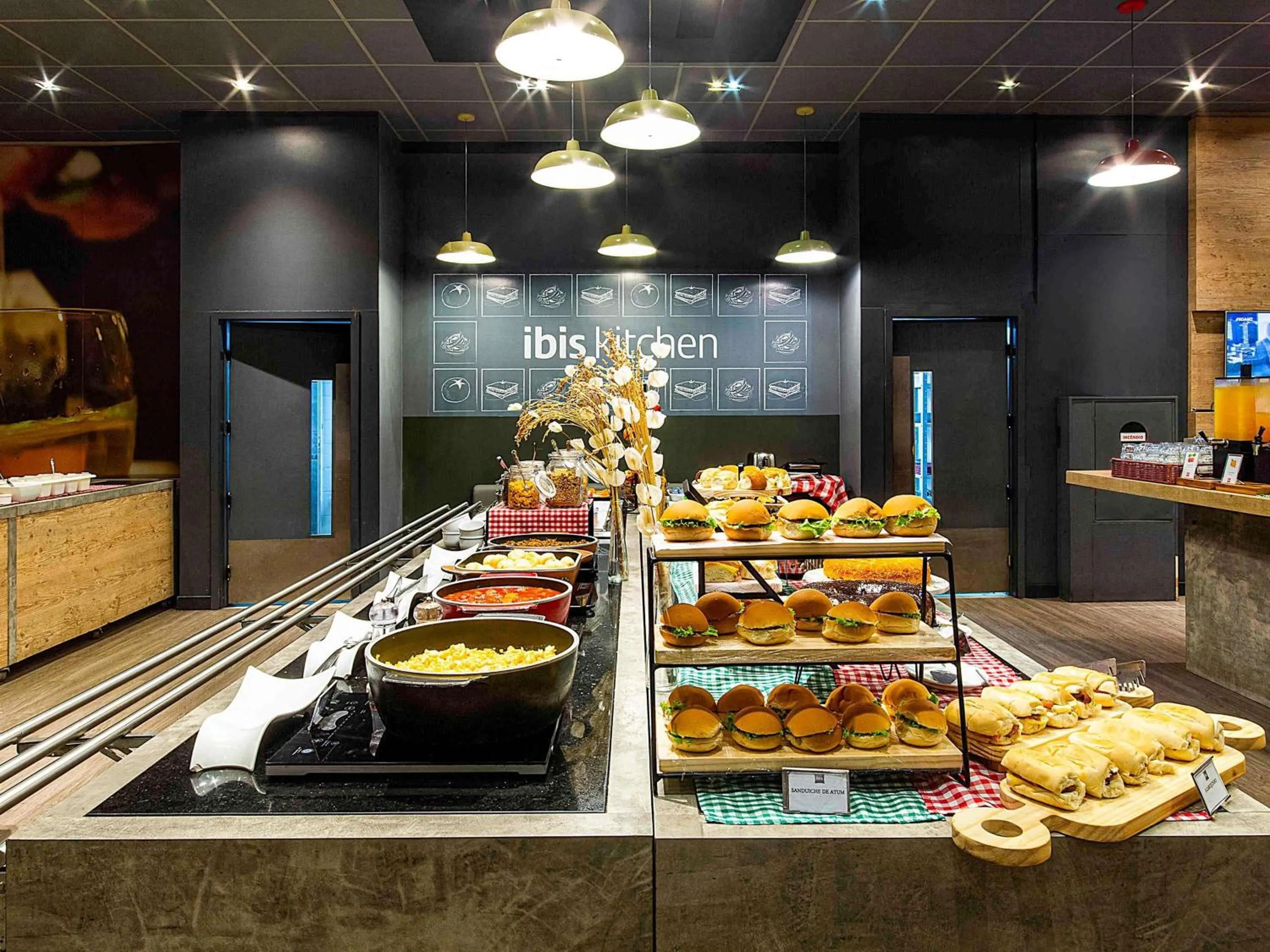 Restaurant/places to eat in ibis Manaus Aeroporto