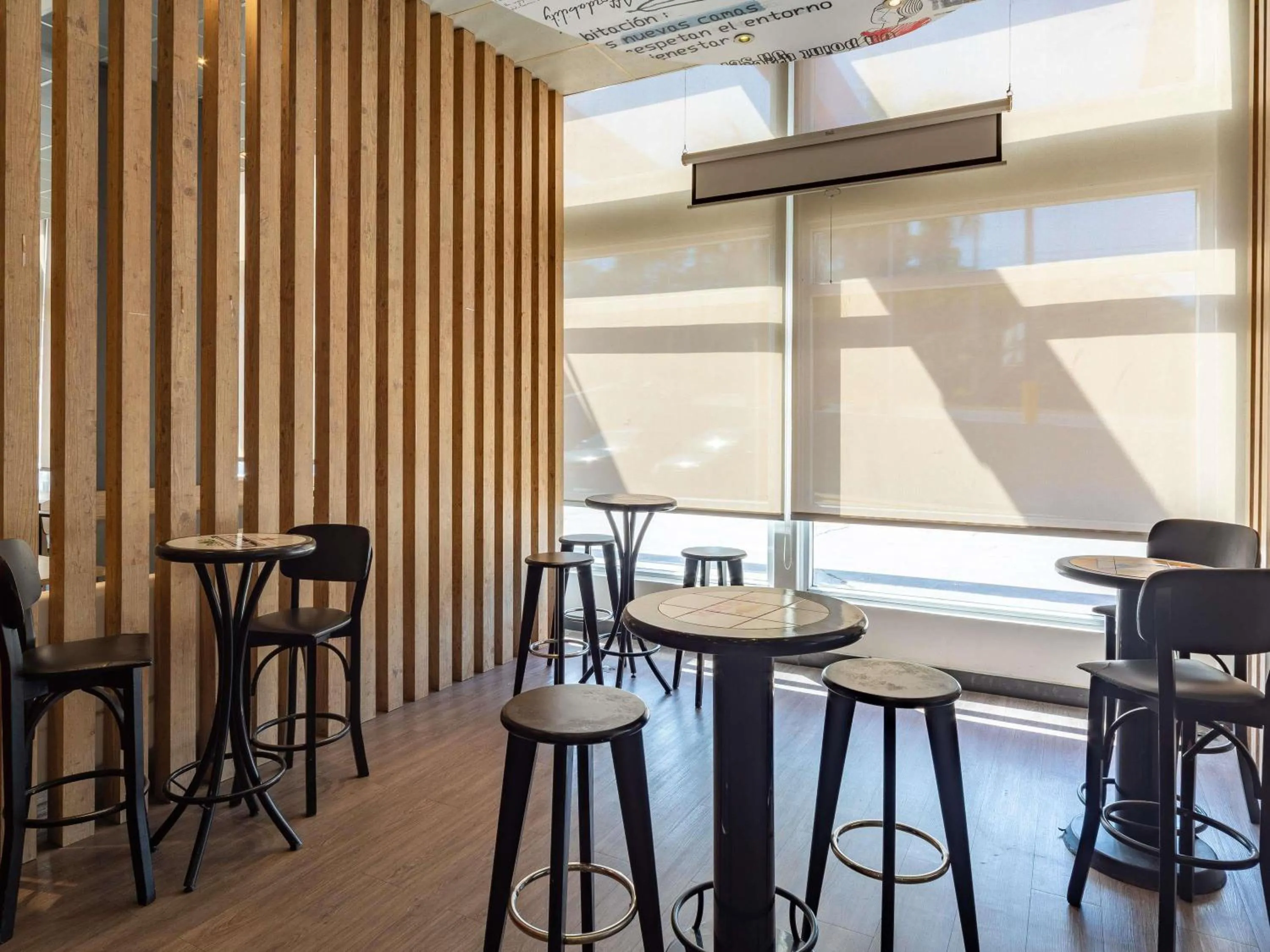 Lounge or bar in ibis Manaus Aeroporto