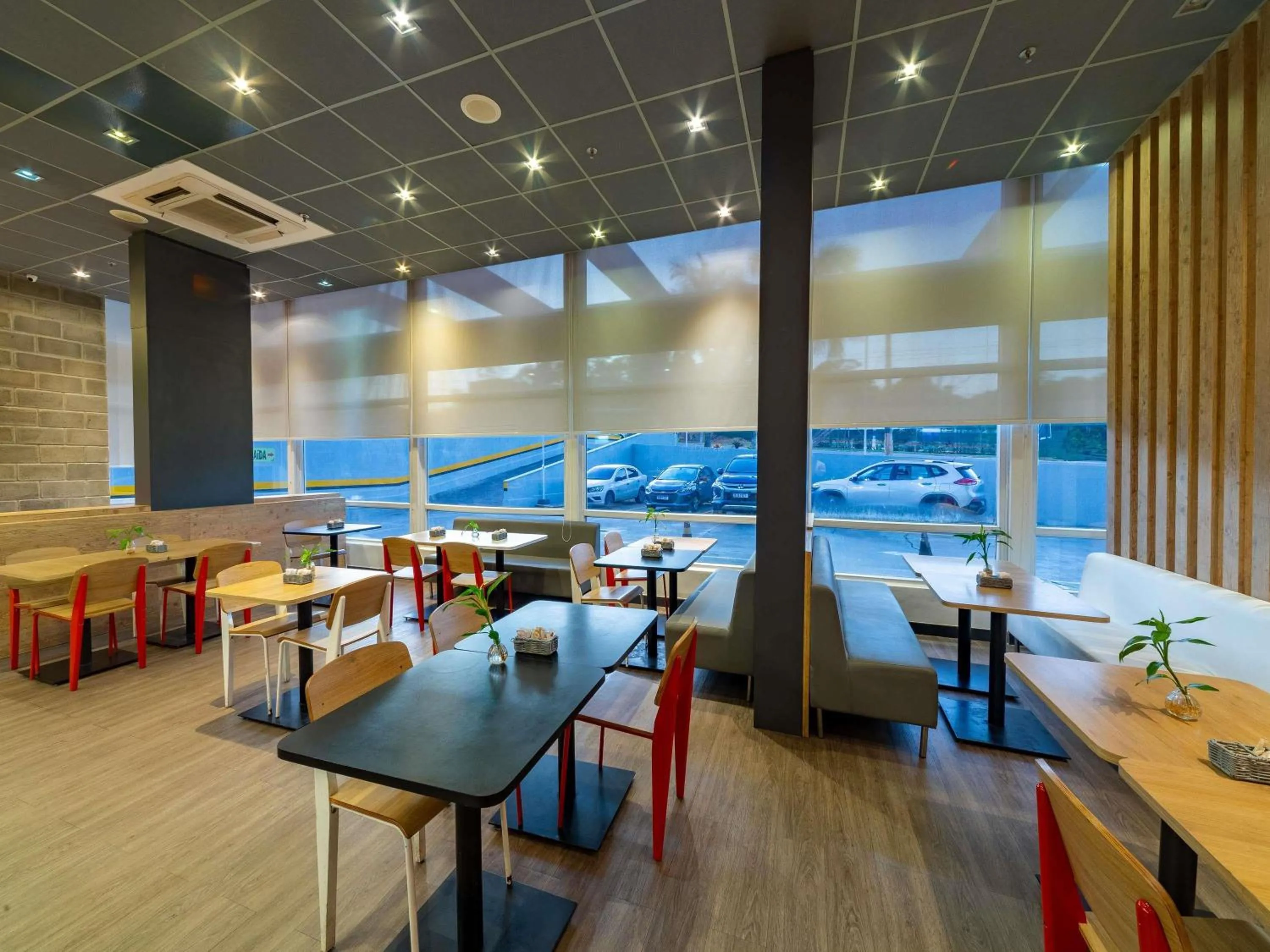 Restaurant/places to eat in ibis Manaus Aeroporto