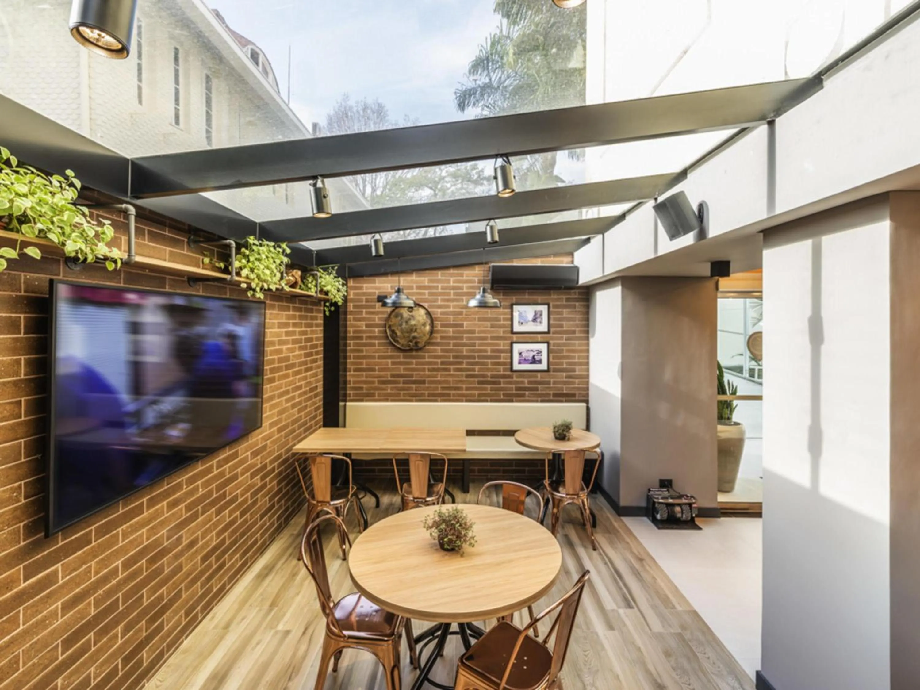 Lounge or bar in ibis Curitiba Batel