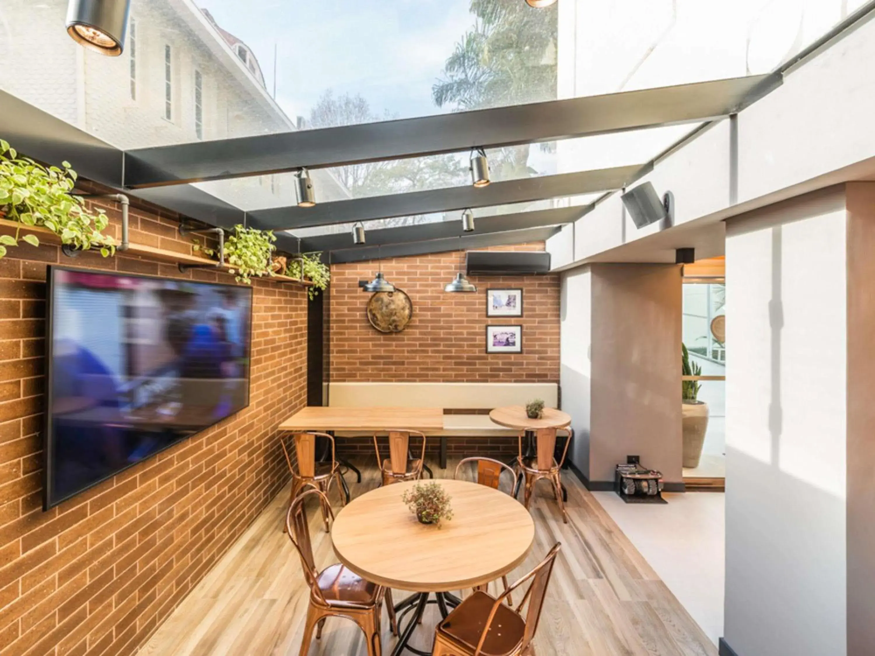 Lounge or bar in ibis Curitiba Batel Lounge or bar in ibis Curitiba Batel