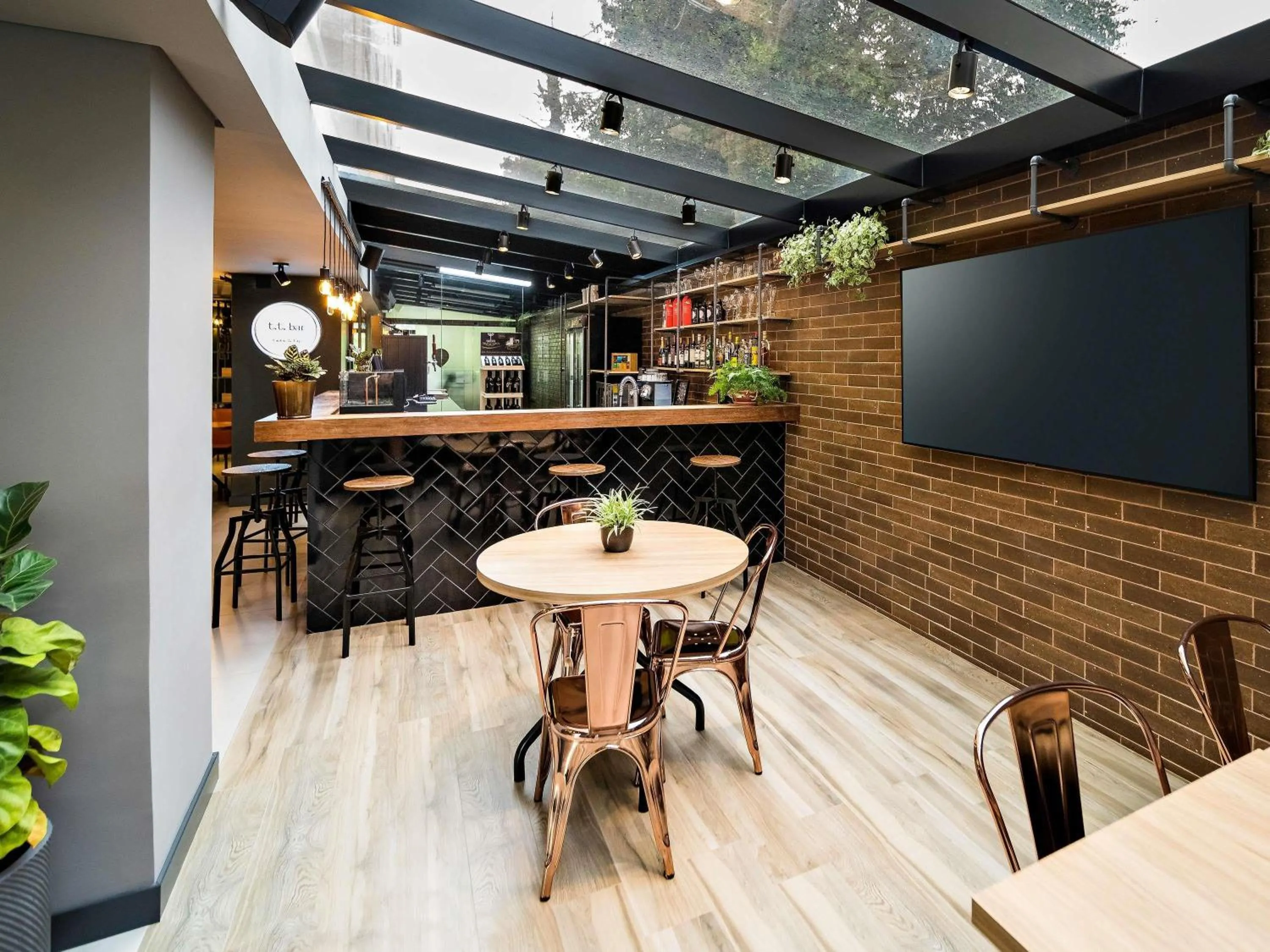 Lounge or bar in ibis Curitiba Batel