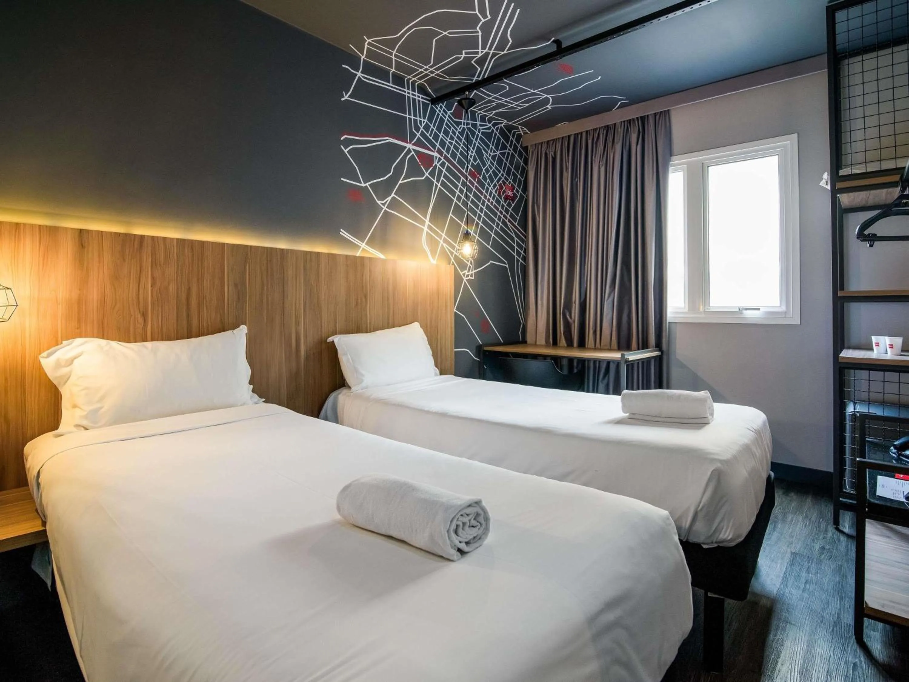 Property building, Bed in ibis Curitiba Batel