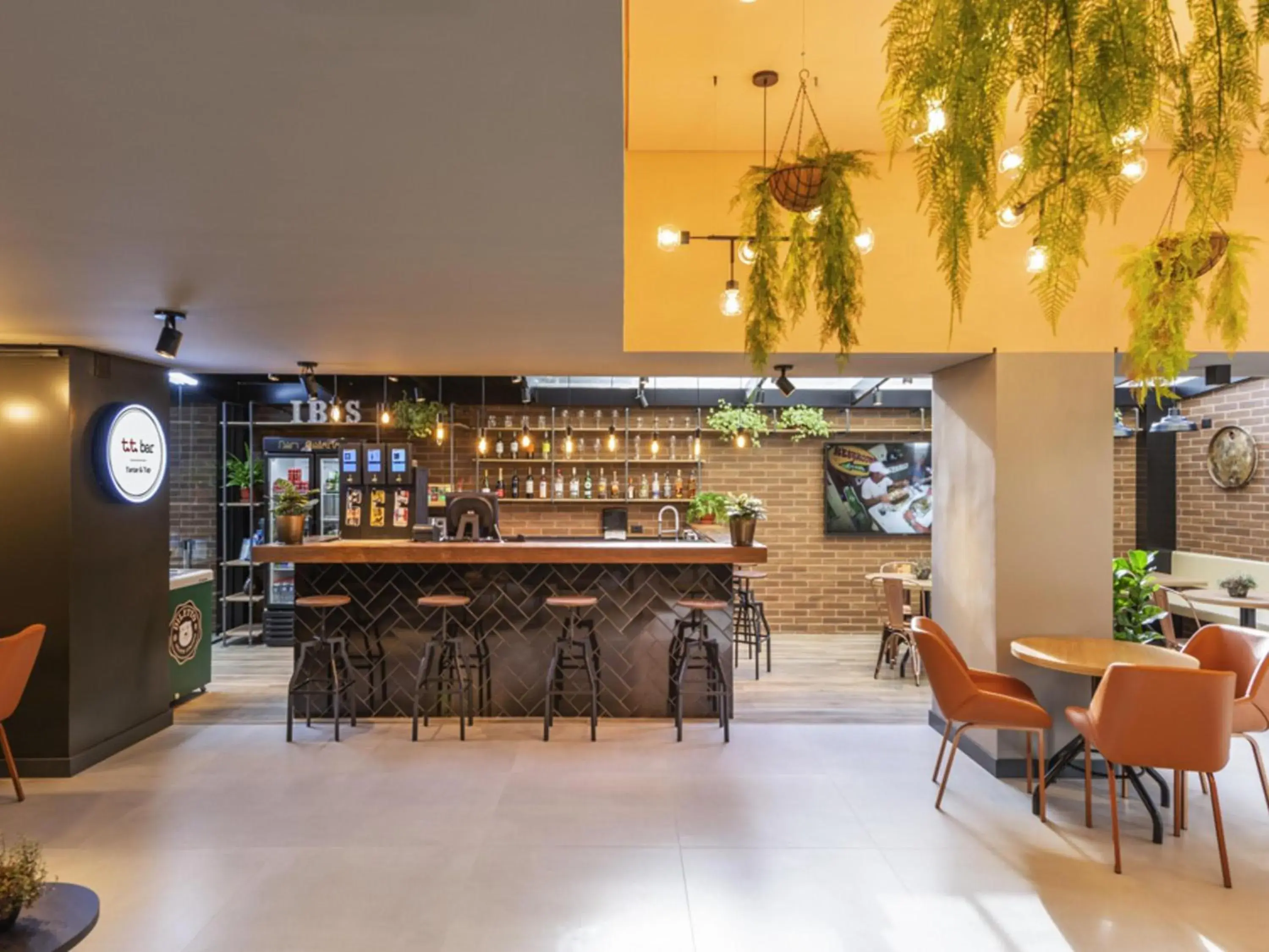 Lounge or bar in ibis Curitiba Batel Lounge or bar in ibis Curitiba Batel