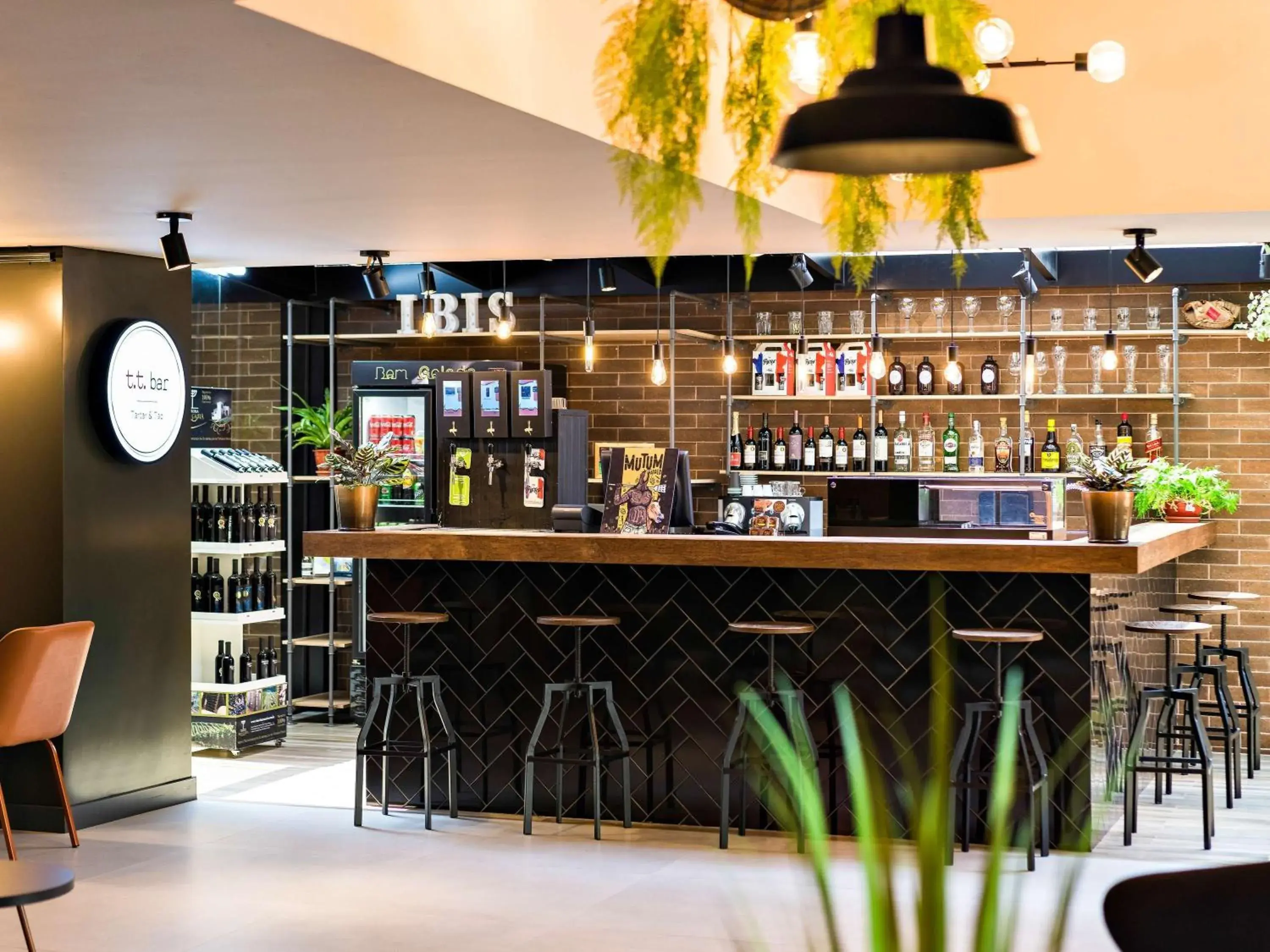 Lounge or bar in ibis Curitiba Batel Lounge or bar in ibis Curitiba Batel