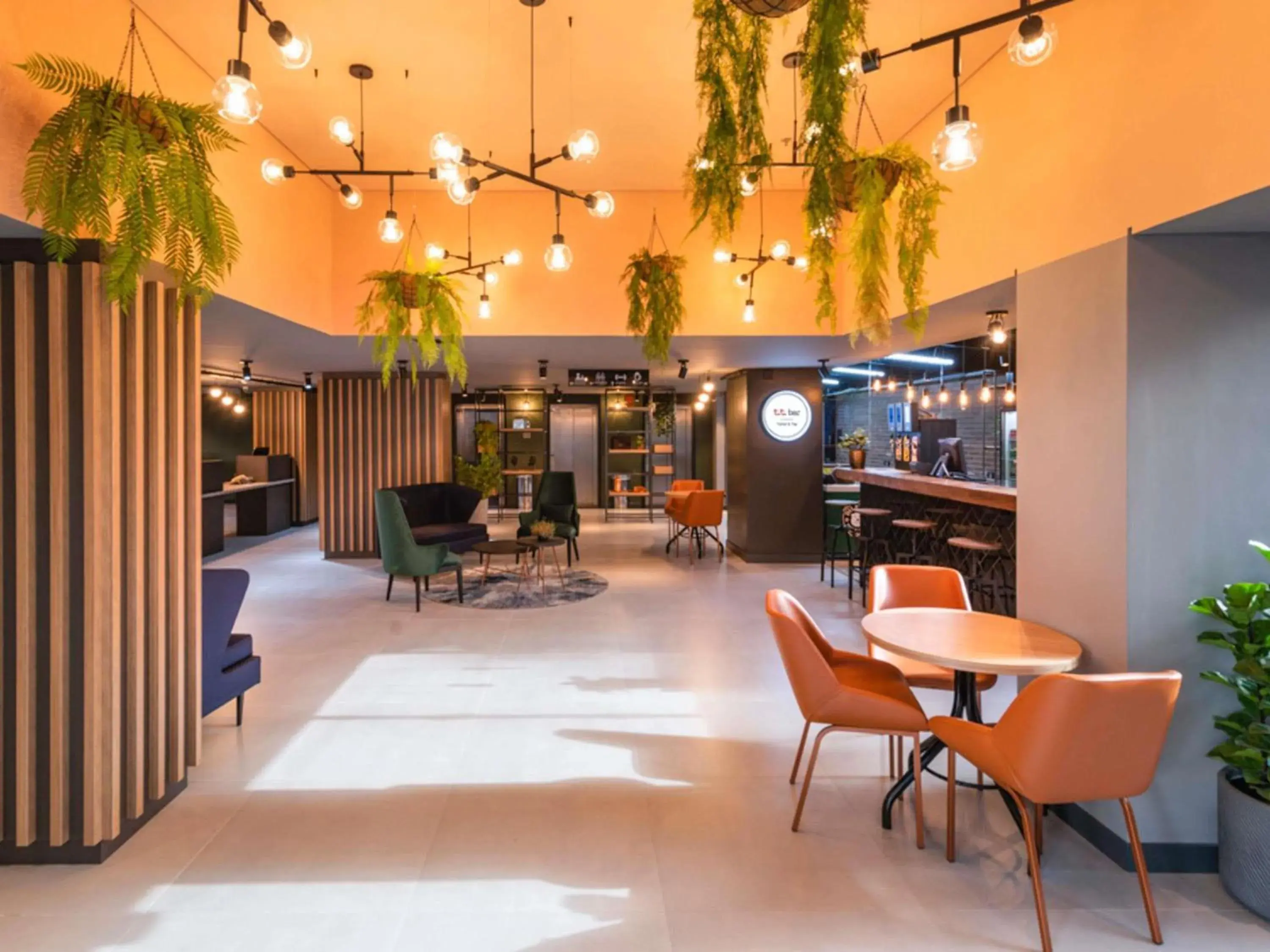 Lounge or bar in ibis Curitiba Batel Lounge or bar in ibis Curitiba Batel