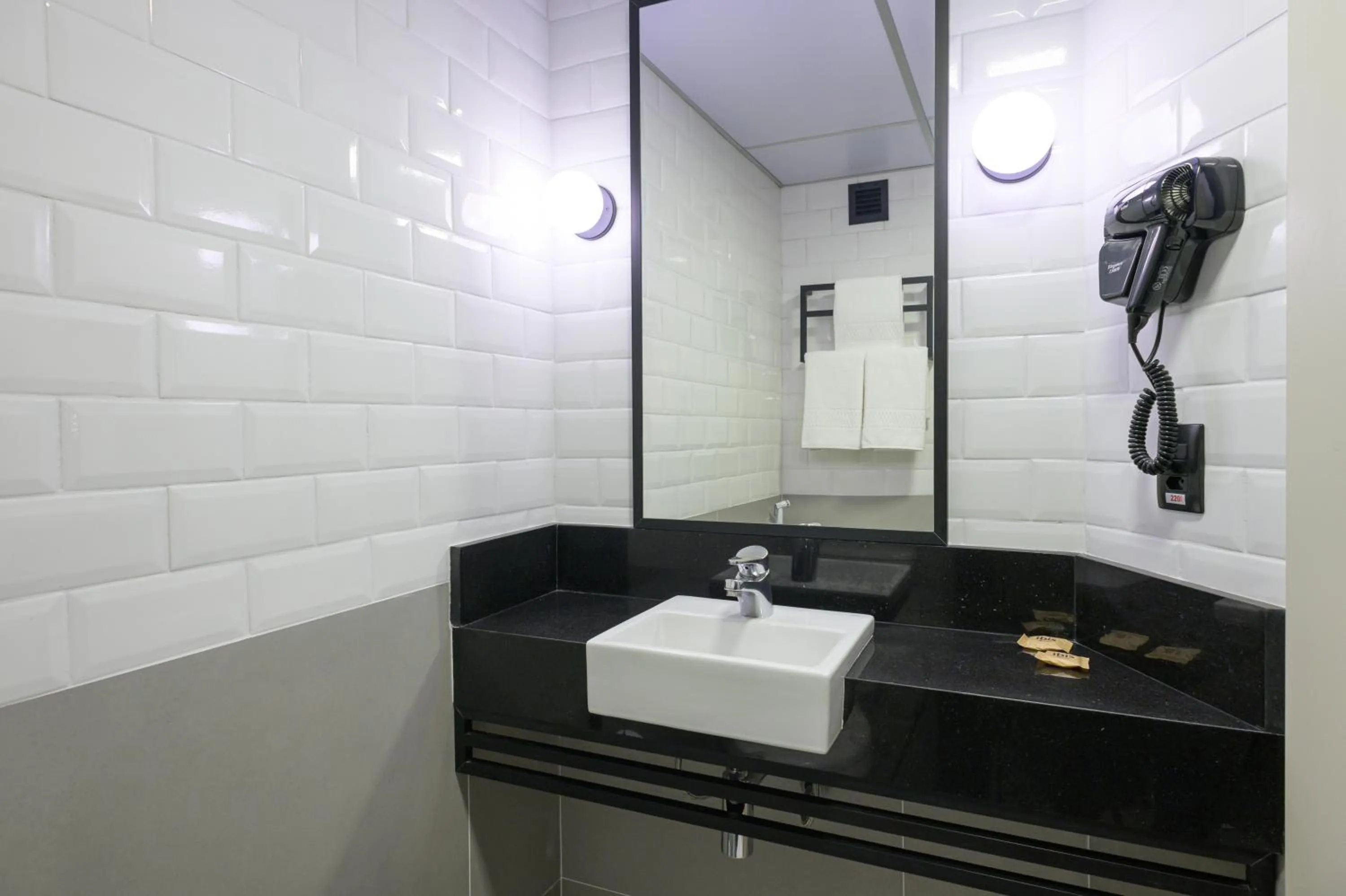 Bathroom in ibis Aracaju