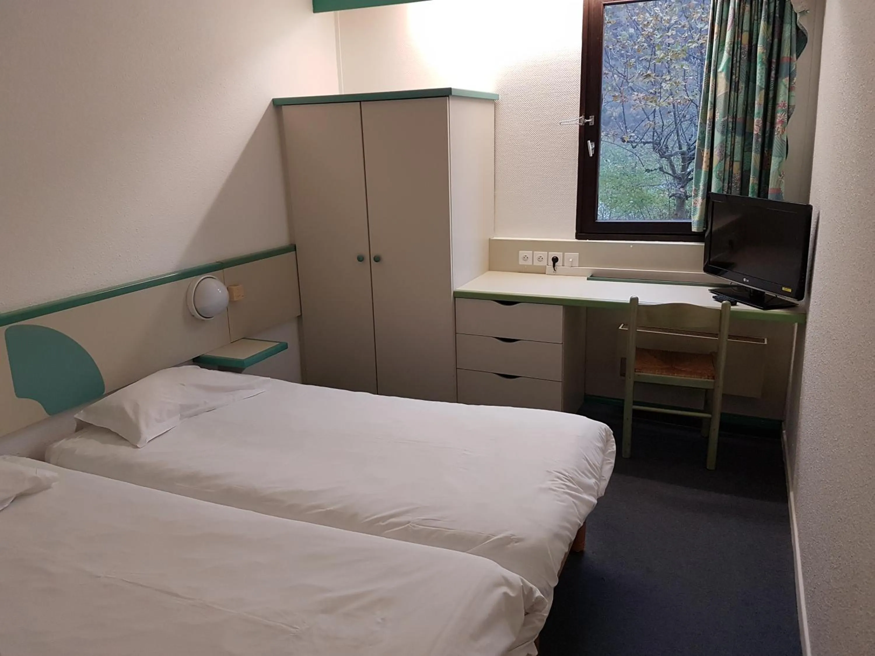 Bedroom, Bed in Hotel Inn Design Moutiers