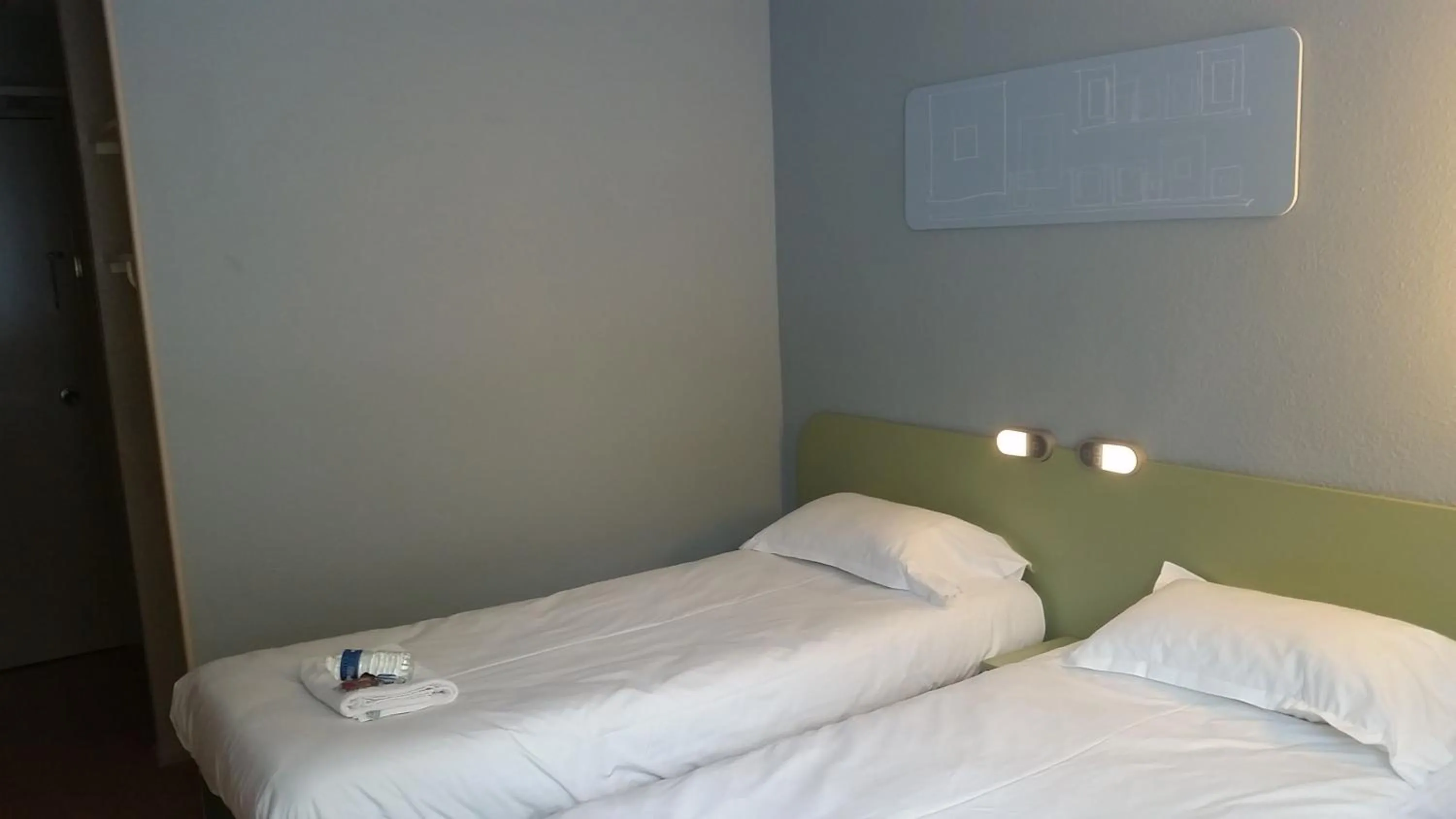 Bedroom, Bed in Hotel Inn Design Moutiers