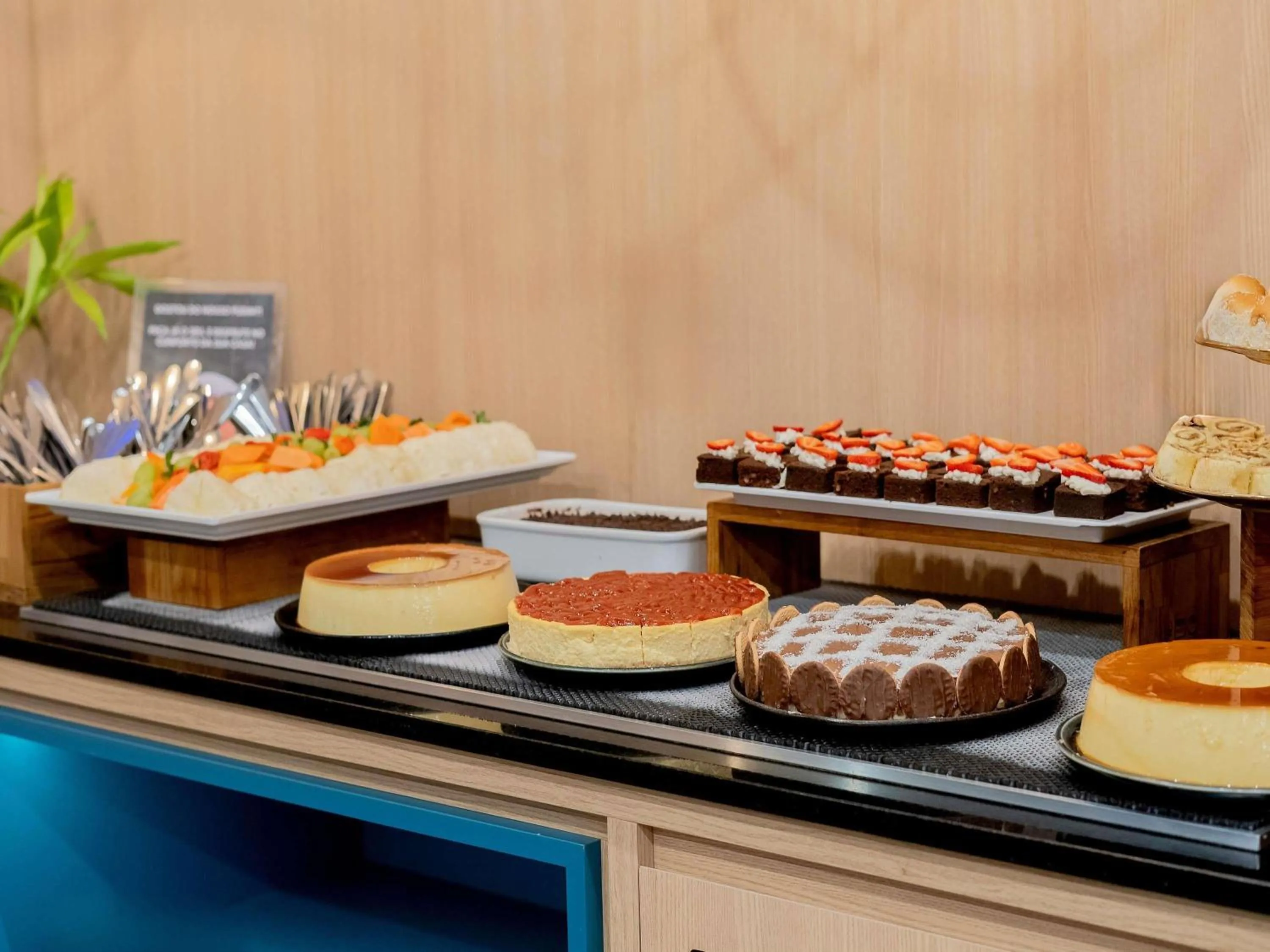 Restaurant/places to eat in ibis Sao Paulo Paulista