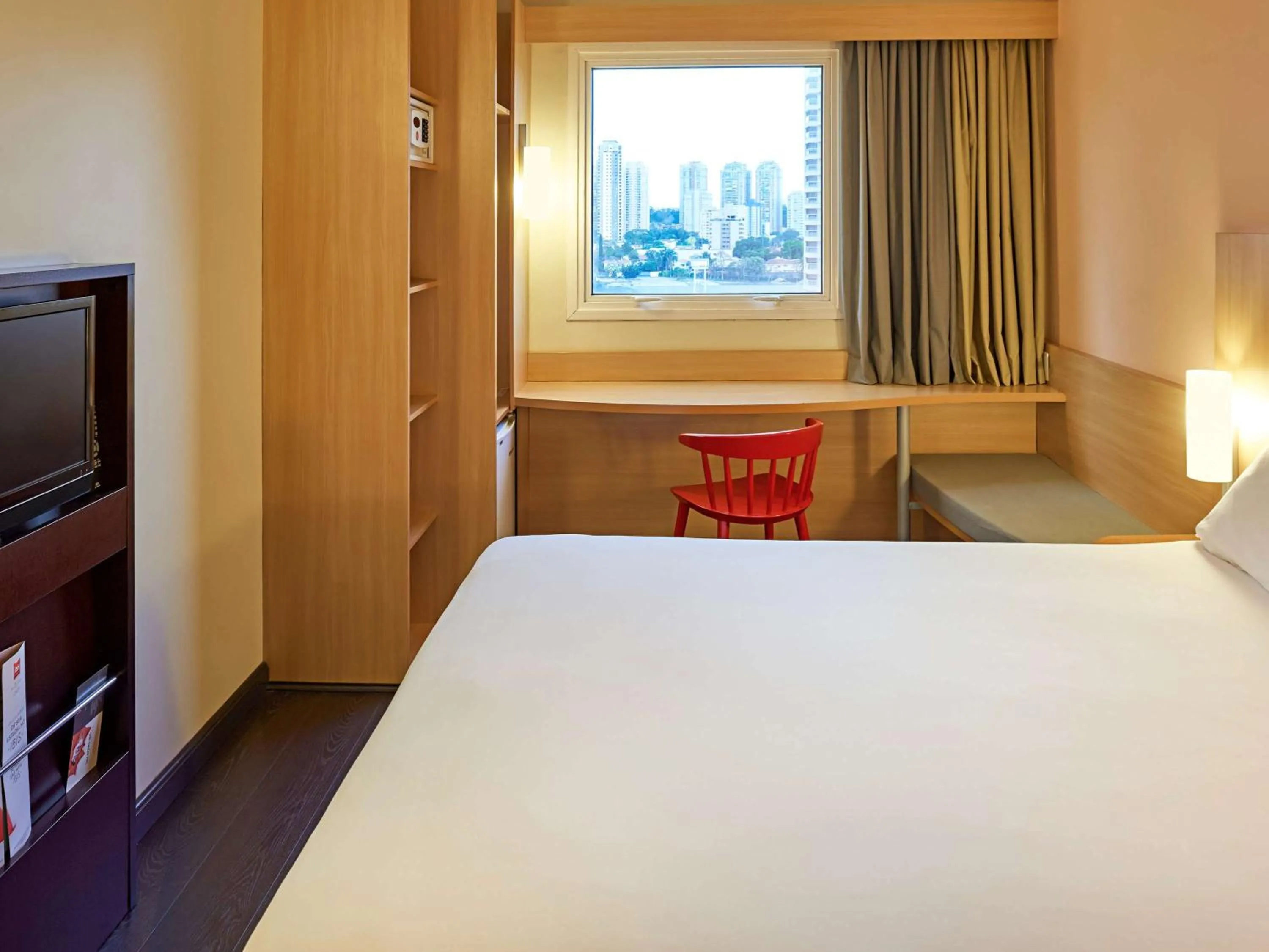 Photo of the whole room, Bed in ibis Sao Paulo Morumbi