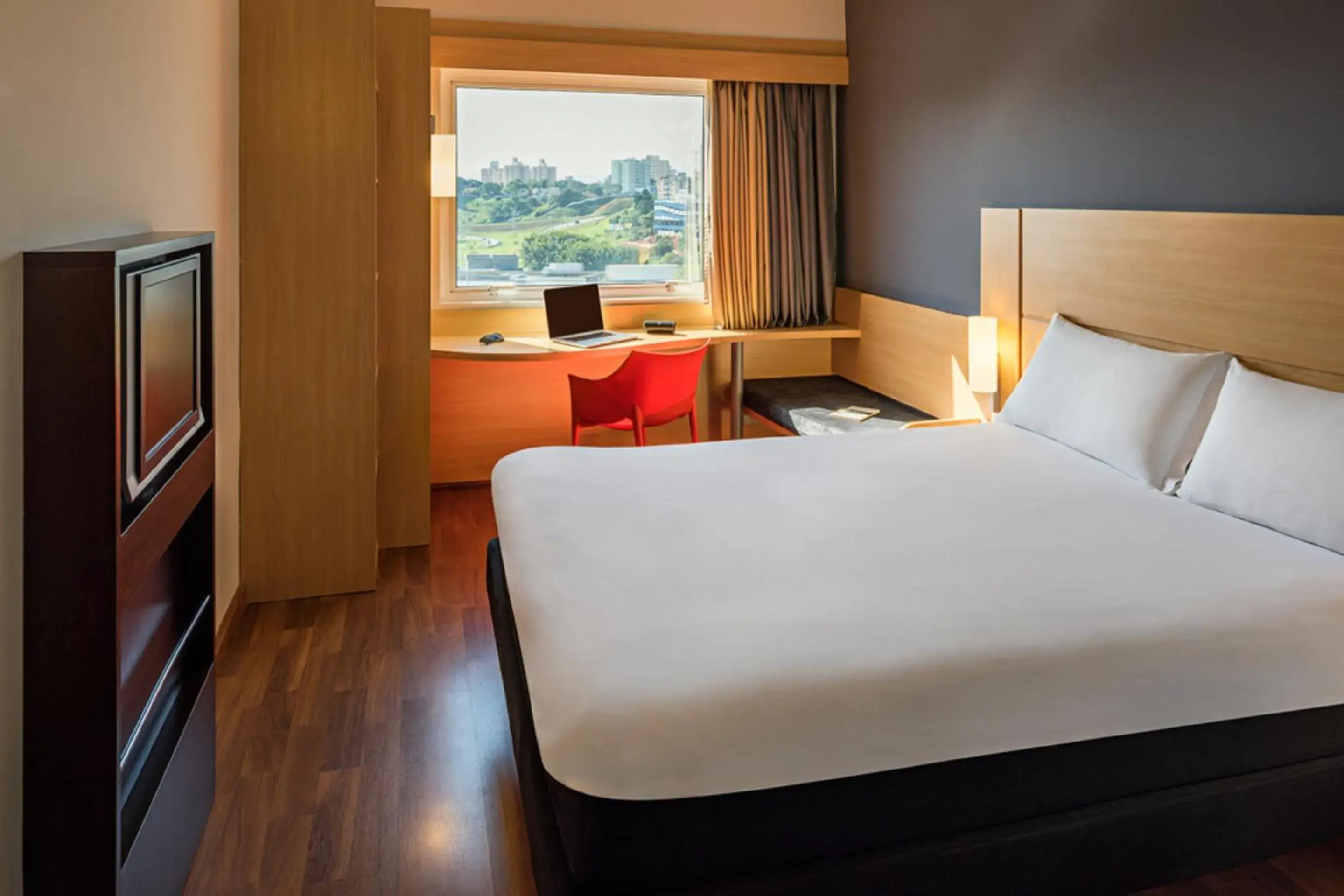 Photo of the whole room, Bed in ibis Sao Jose dos Campos Colinas Photo of the whole room, Bed in ibis Sao Jose dos Campos Colinas