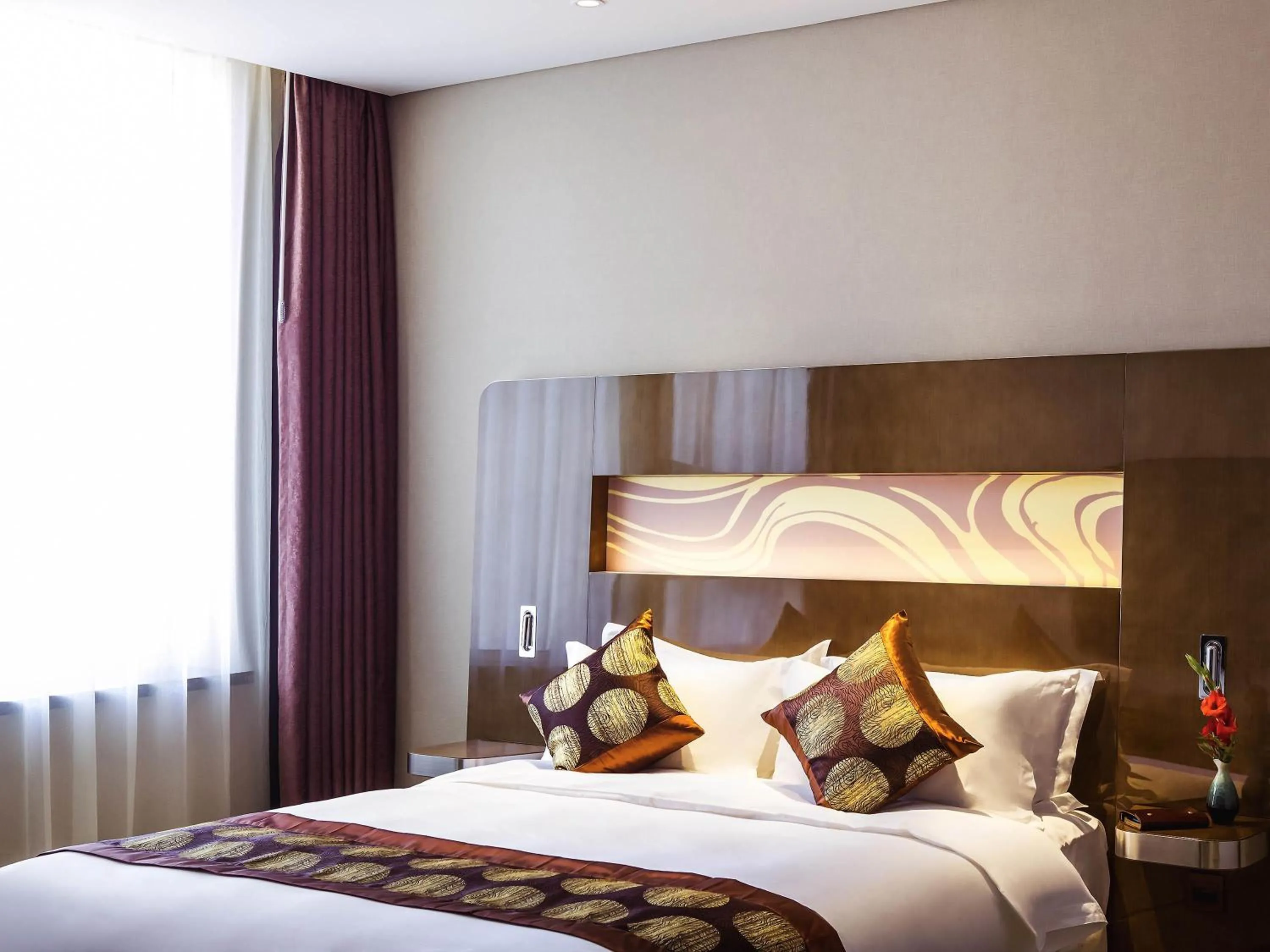 Bedroom, Bed in Novotel Daqing Haofang