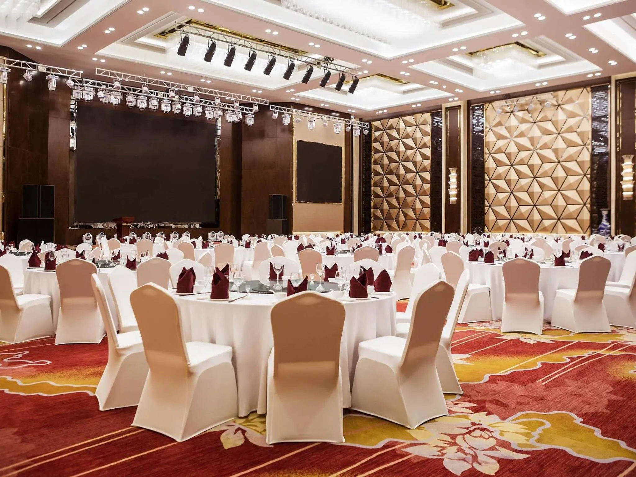 Property building in Novotel Daqing Haofang