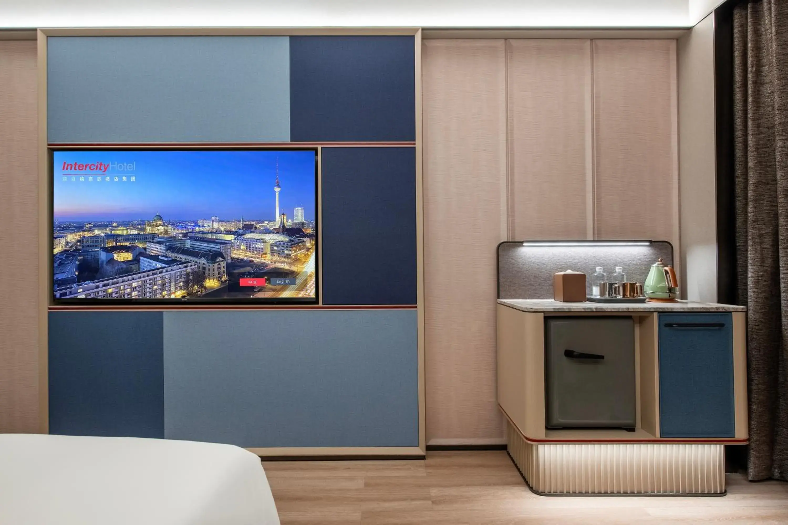 TV and multimedia, Bed in IntercityHotel Shanghai Hongqiao Airport - Free Minibar for First Night TV and multimedia, Bed in IntercityHotel Shanghai Hongqiao Airport - Free Minibar for First Night