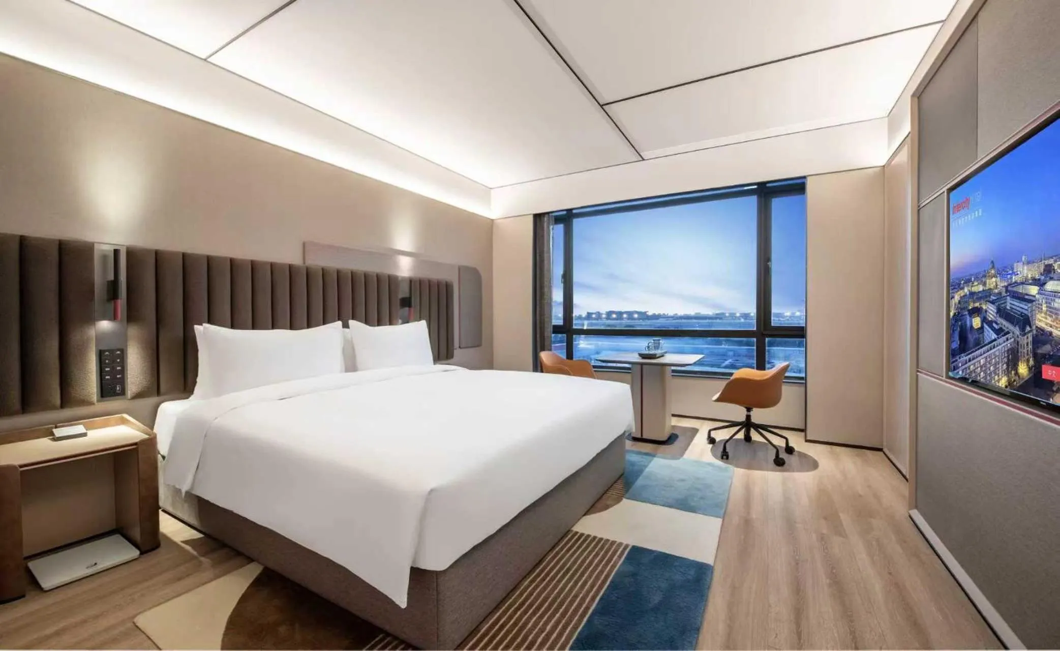 Property building, Bed in IntercityHotel Shanghai Hongqiao Airport - Free Minibar for First Night