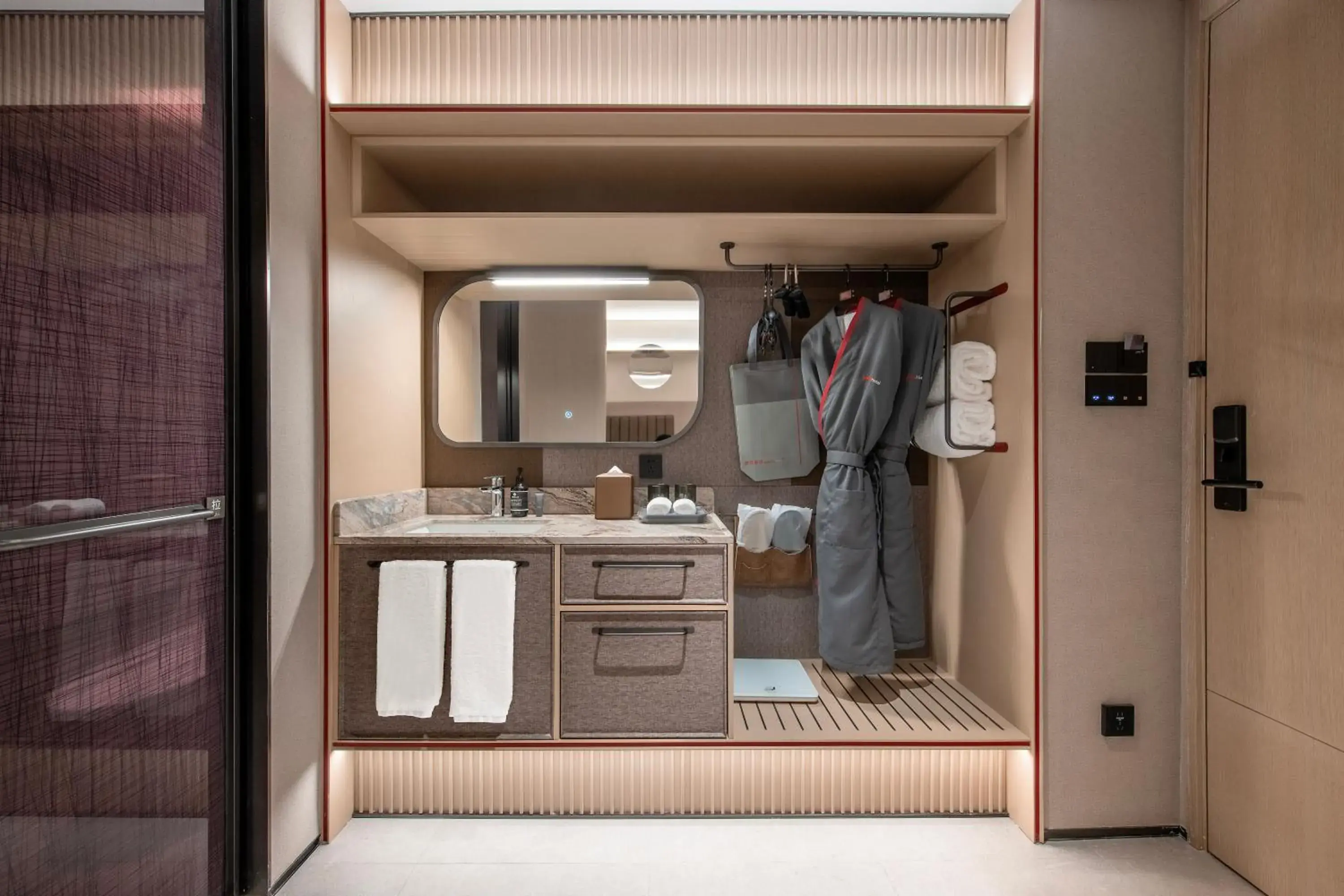 IntercityHotel Shanghai Hongqiao Airport - Free Minibar for First Night IntercityHotel Shanghai Hongqiao Airport - Free Minibar for First Night