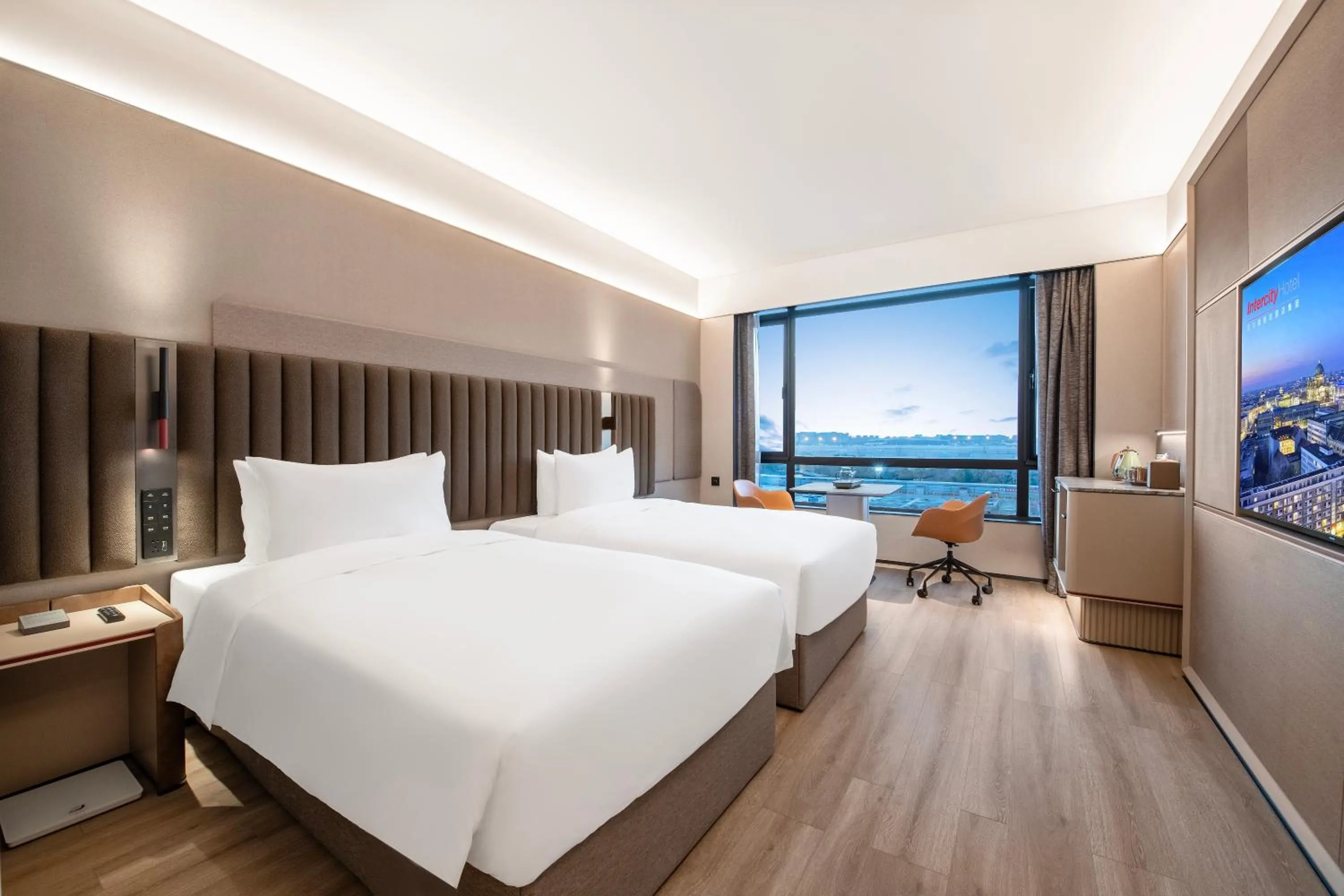 Photo of the whole room, Bed in IntercityHotel Shanghai Hongqiao Airport - Free Minibar for First Night