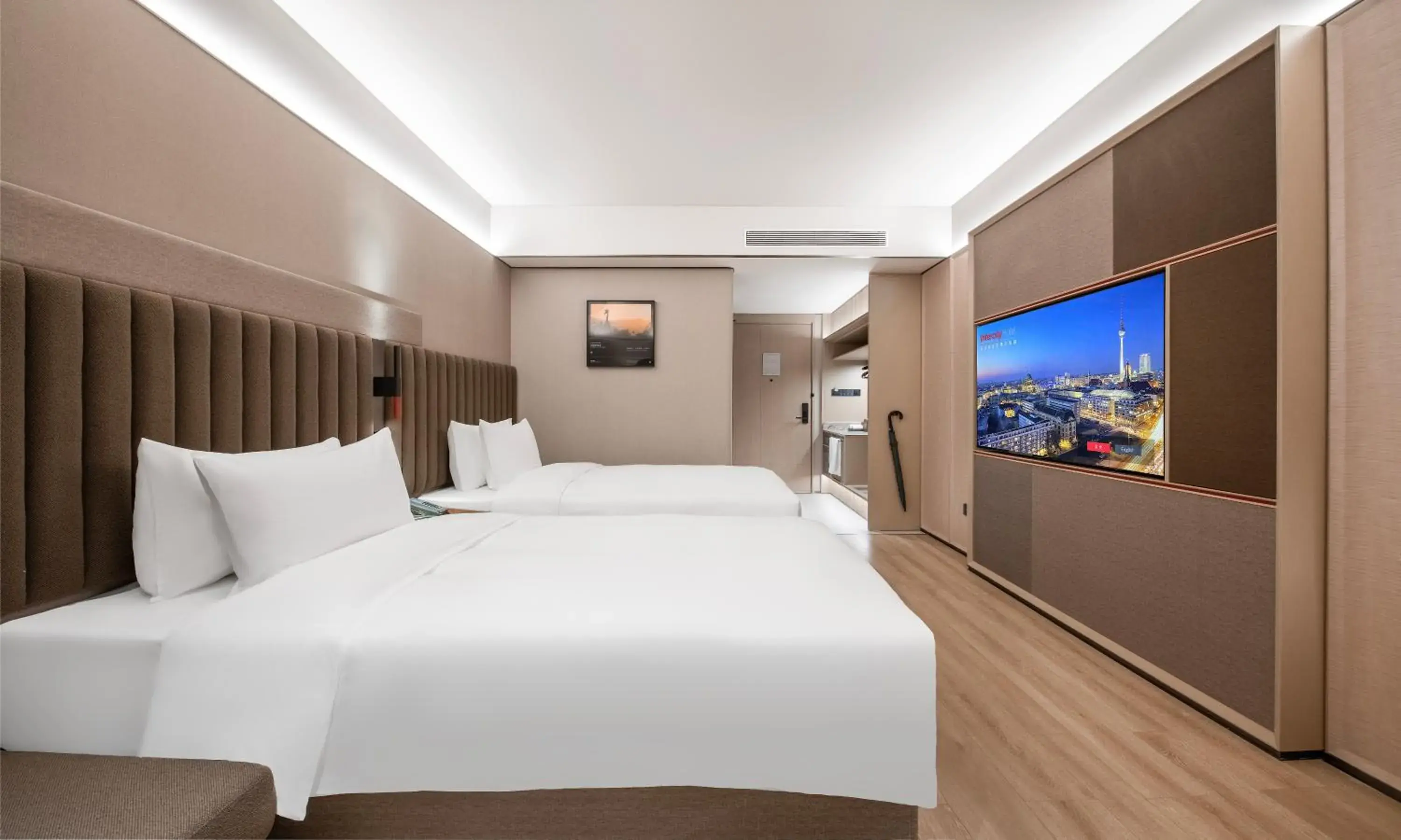 Bed in IntercityHotel Shanghai Hongqiao Airport - Free Minibar for First Night Bed in IntercityHotel Shanghai Hongqiao Airport - Free Minibar for First Night