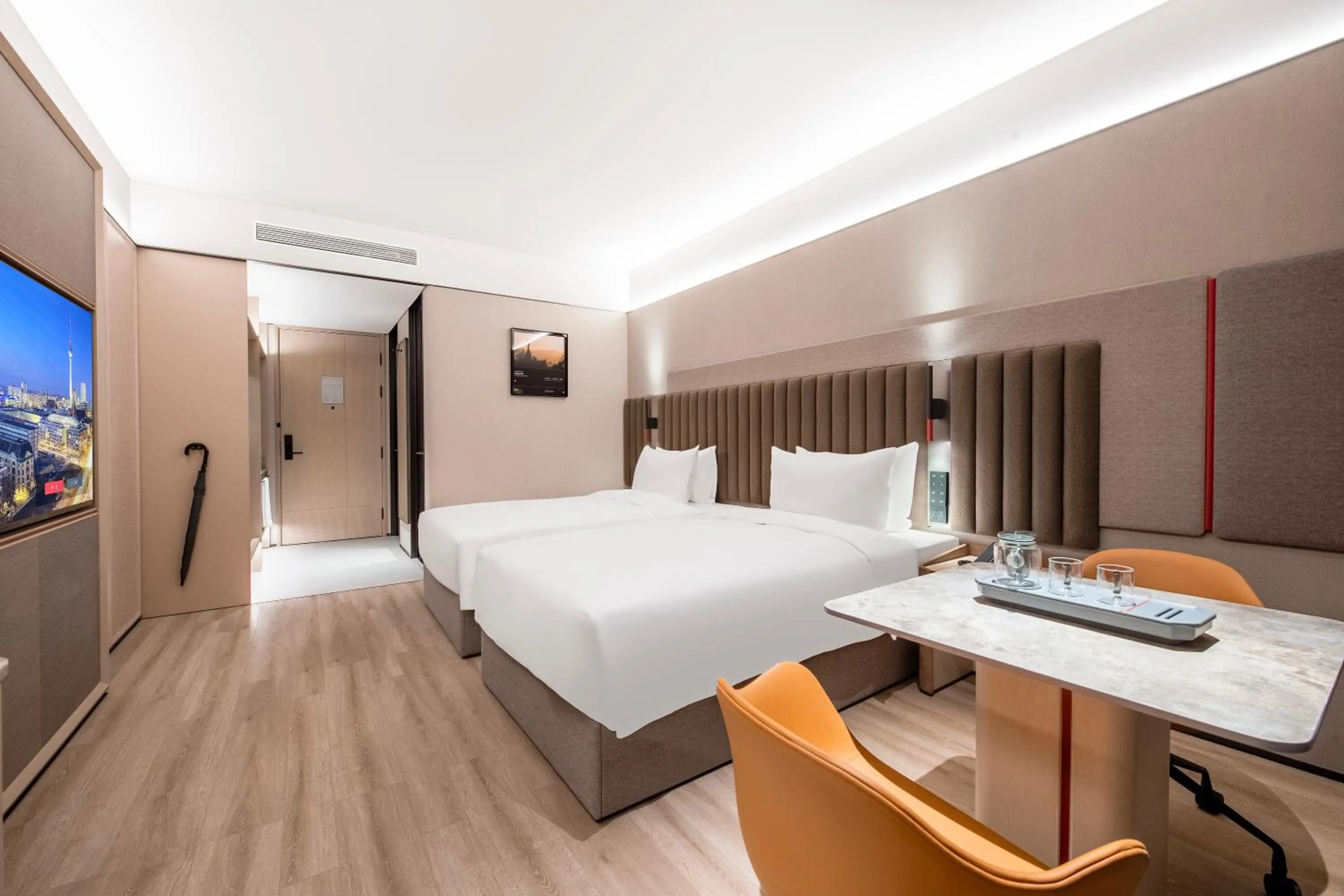 Photo of the whole room, Bed in IntercityHotel Shanghai Hongqiao Airport - Free Minibar for First Night