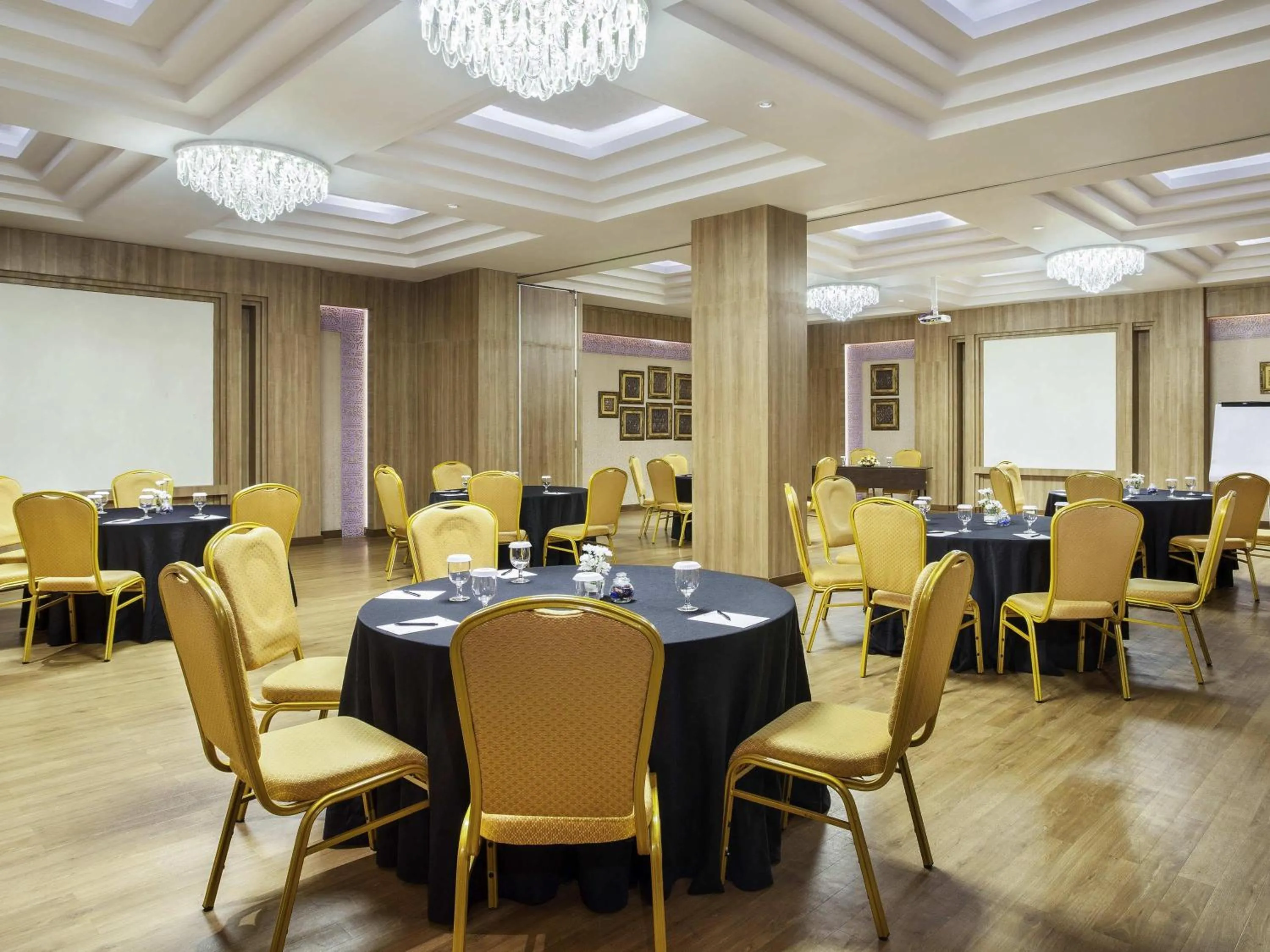 Meeting/conference room in ibis Yogyakarta Adi Sucipto
