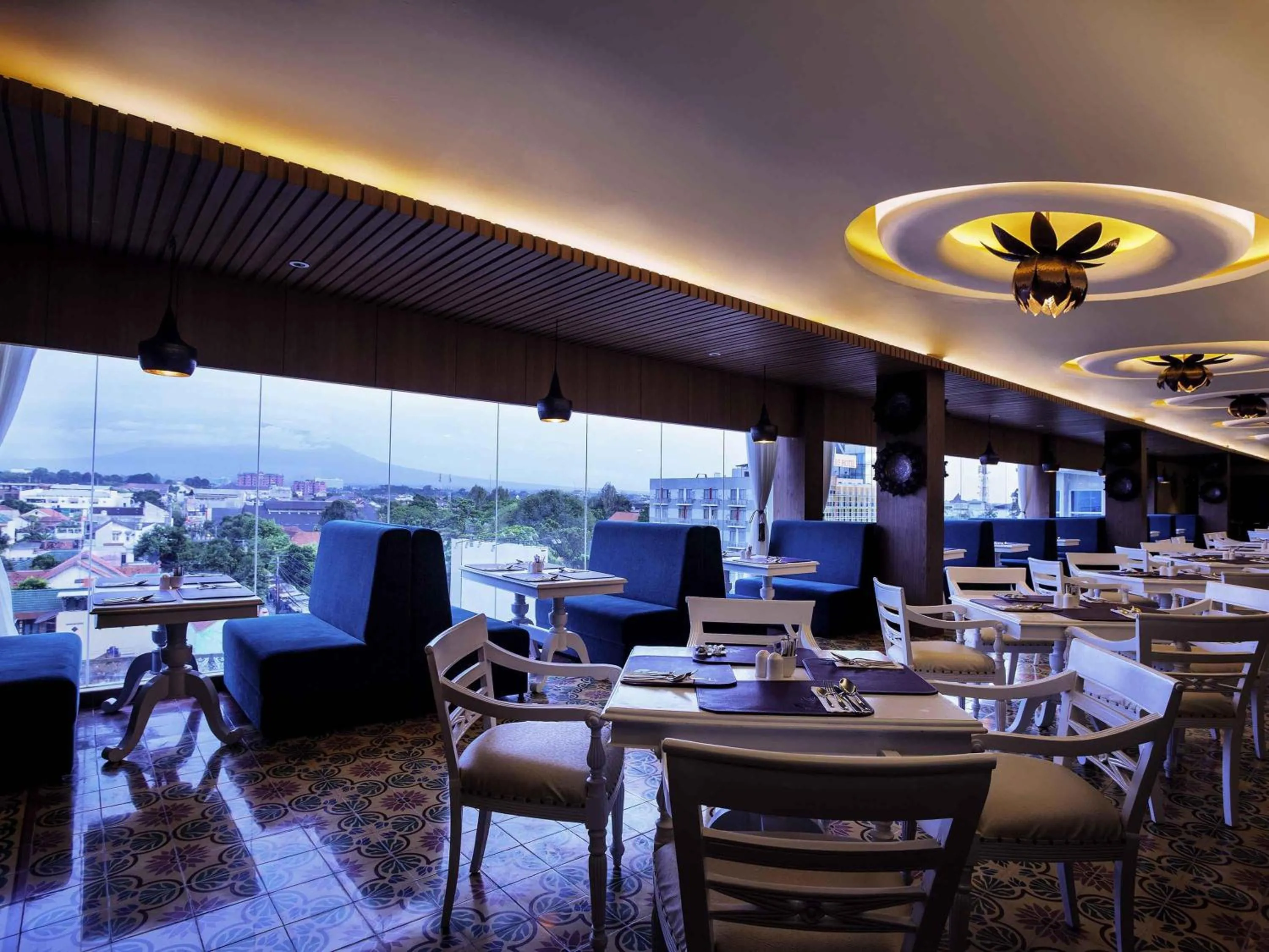 Restaurant/places to eat in Grand Mercure Yogyakarta Adi Sucipto