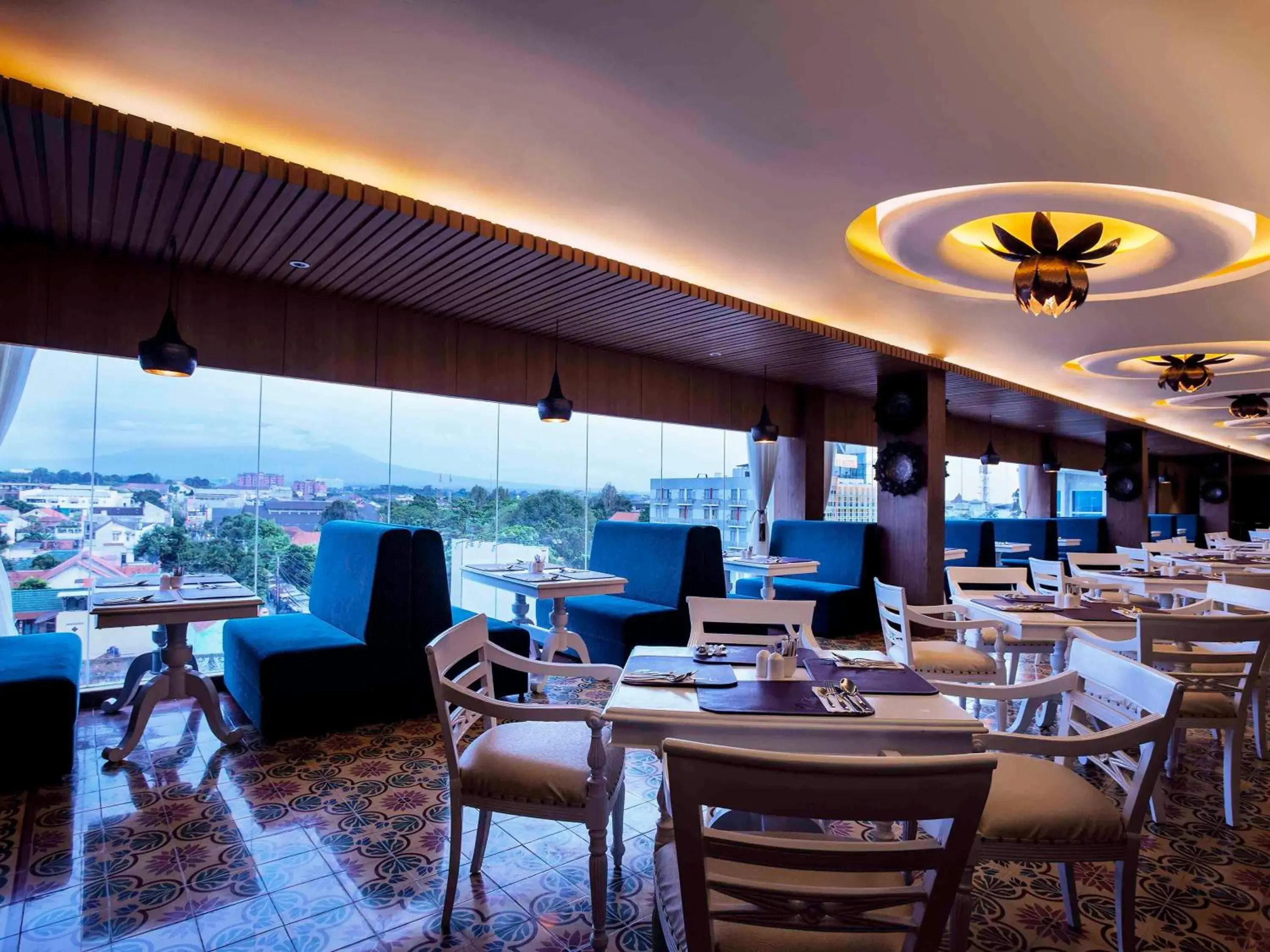 Restaurant/places to eat in Grand Mercure Yogyakarta Adi Sucipto Restaurant/places to eat in Grand Mercure Yogyakarta Adi Sucipto