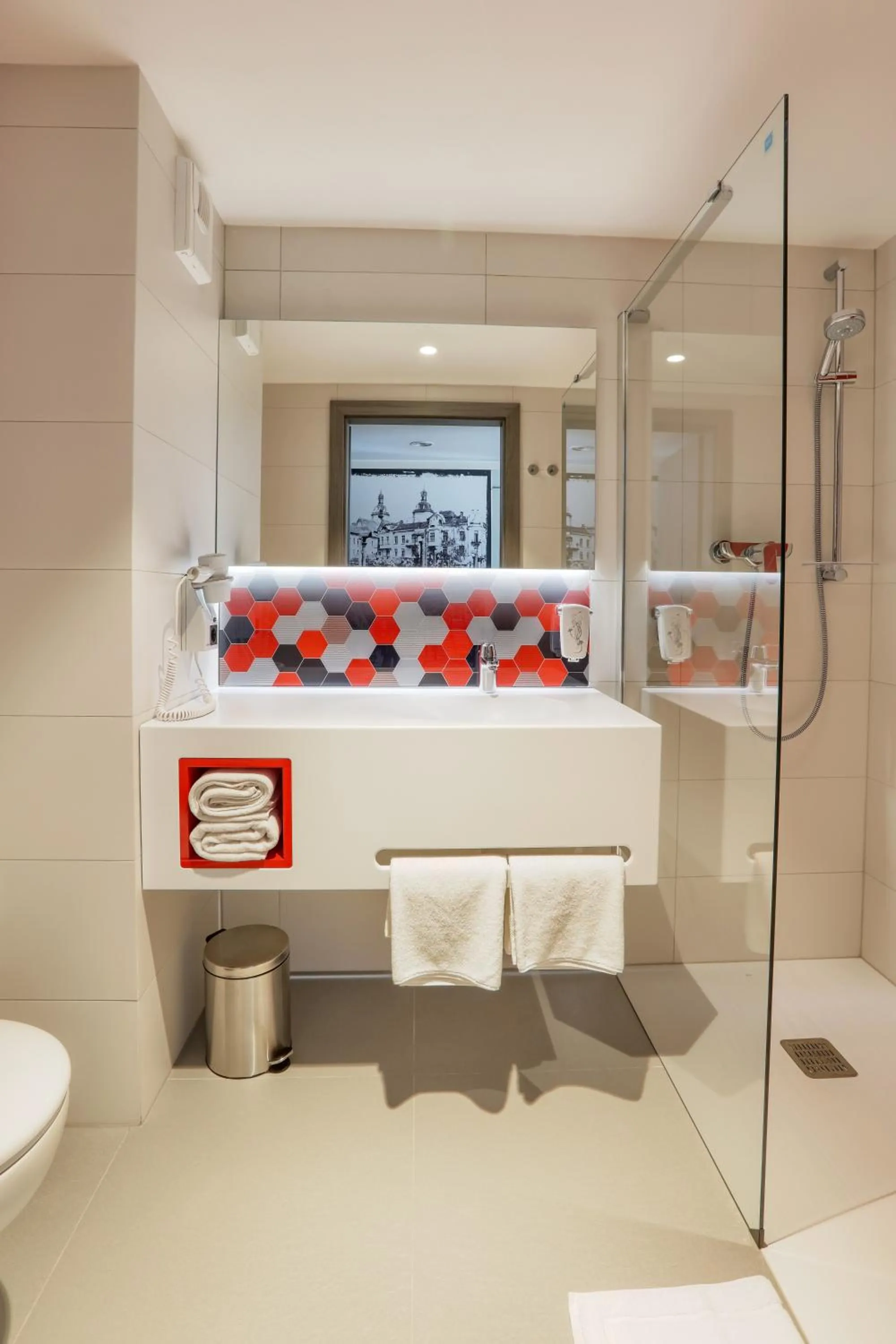 Bathroom in ibis Styles Nowy Sacz