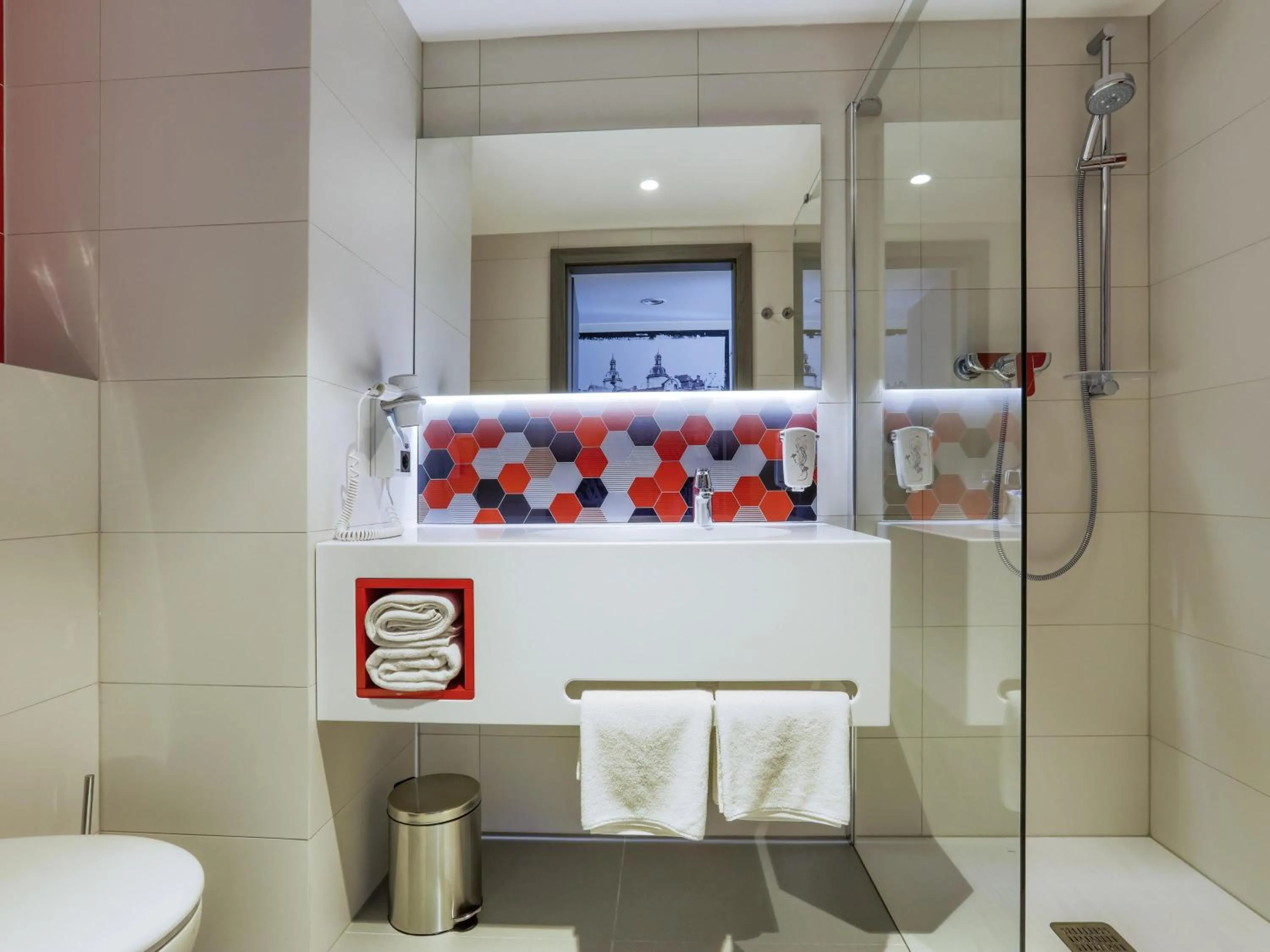 Bedroom in ibis Styles Nowy Sacz