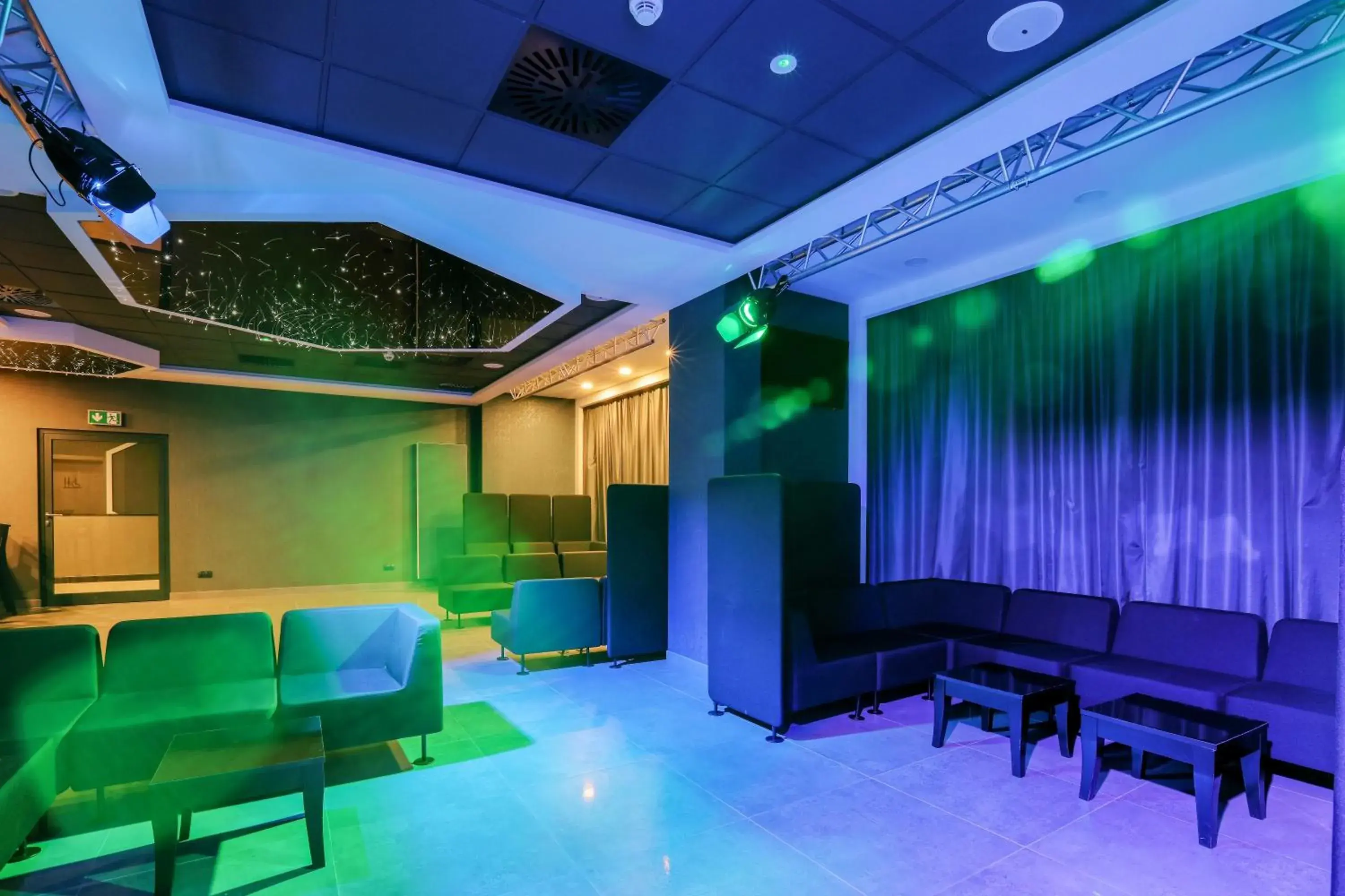 Lounge or bar in ibis Styles Nowy Sacz Lounge or bar in ibis Styles Nowy Sacz