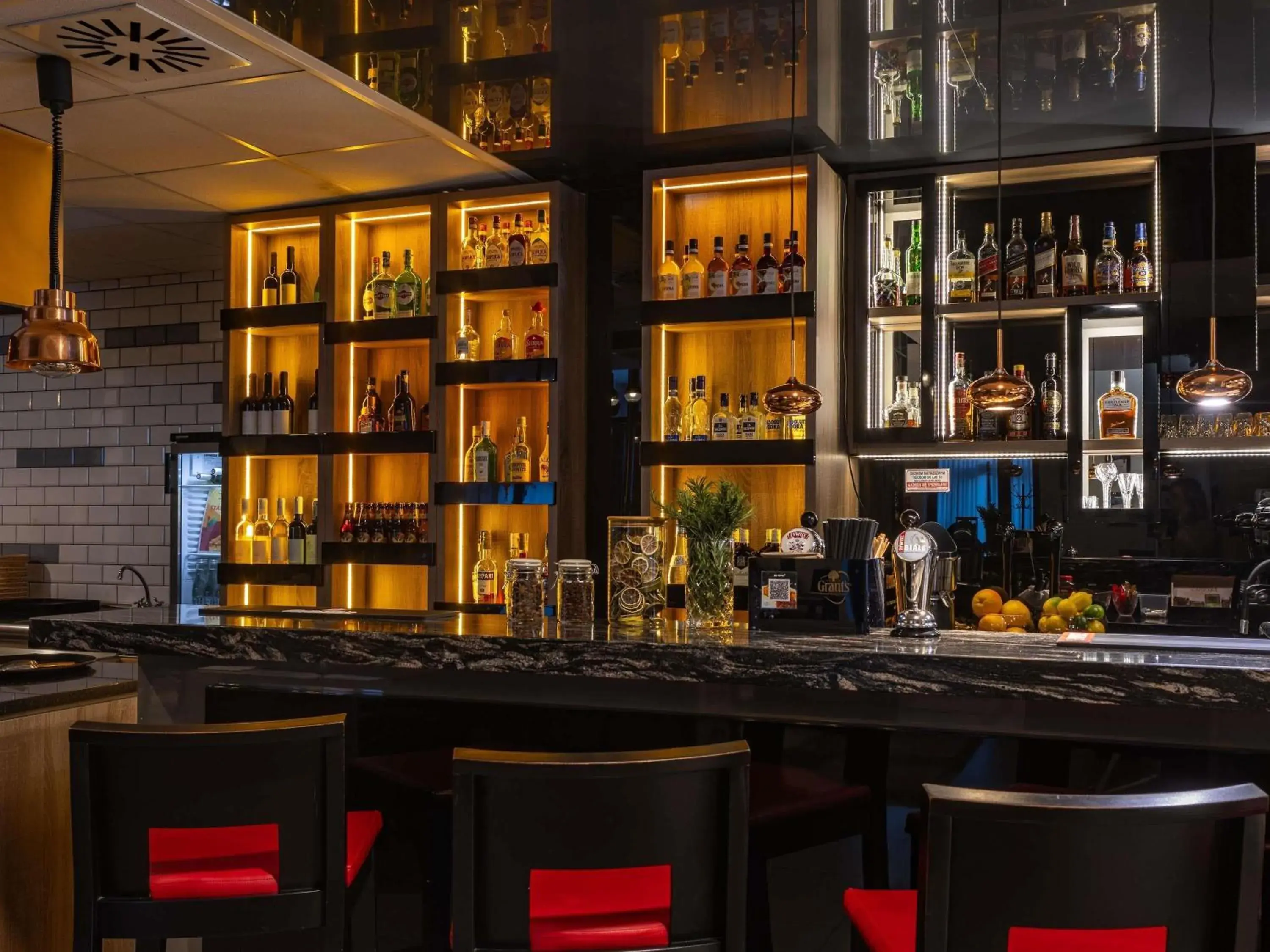 Lounge or bar in ibis Styles Nowy Sacz Lounge or bar in ibis Styles Nowy Sacz