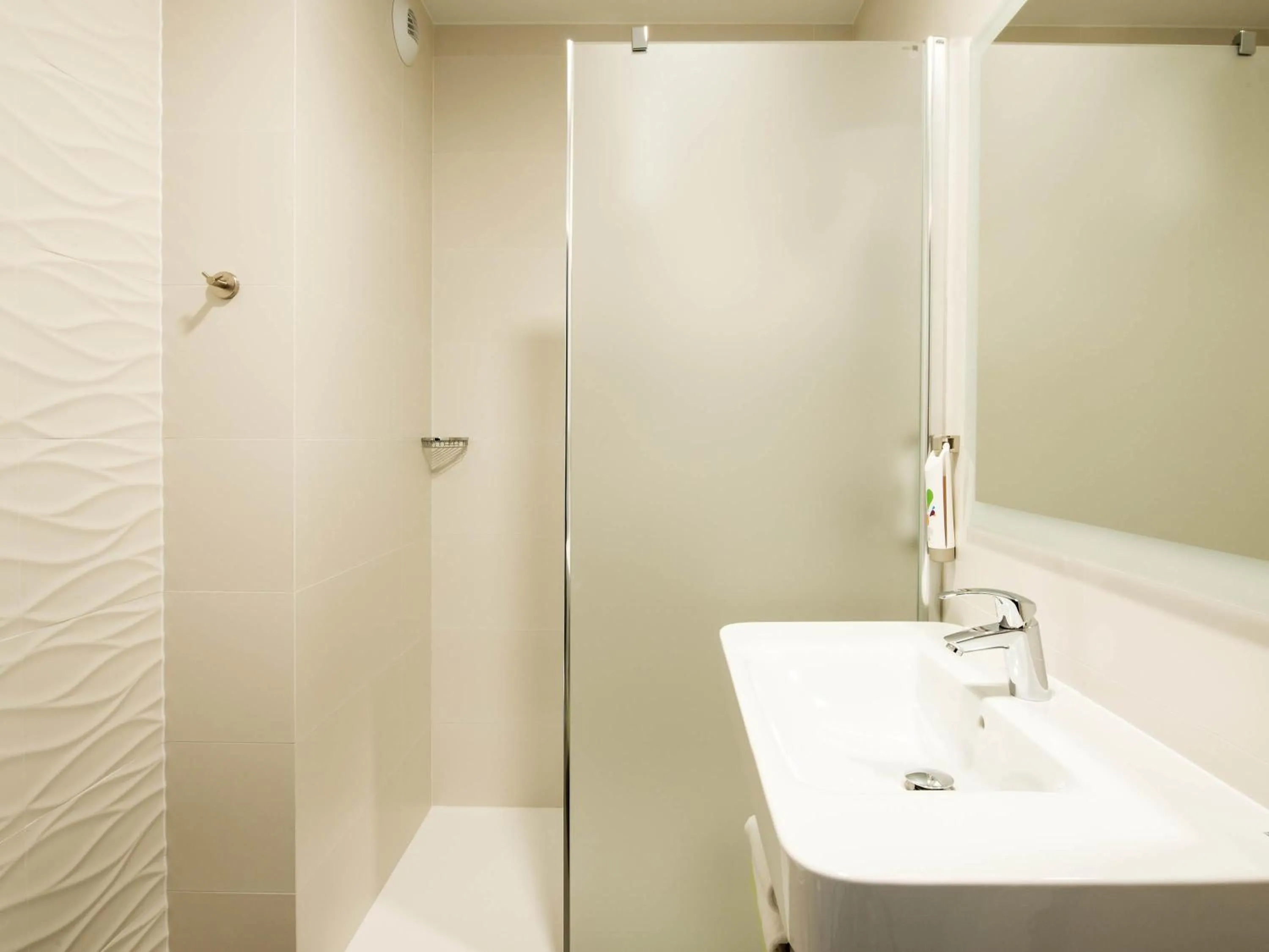 Bedroom in ibis Styles Siedlce