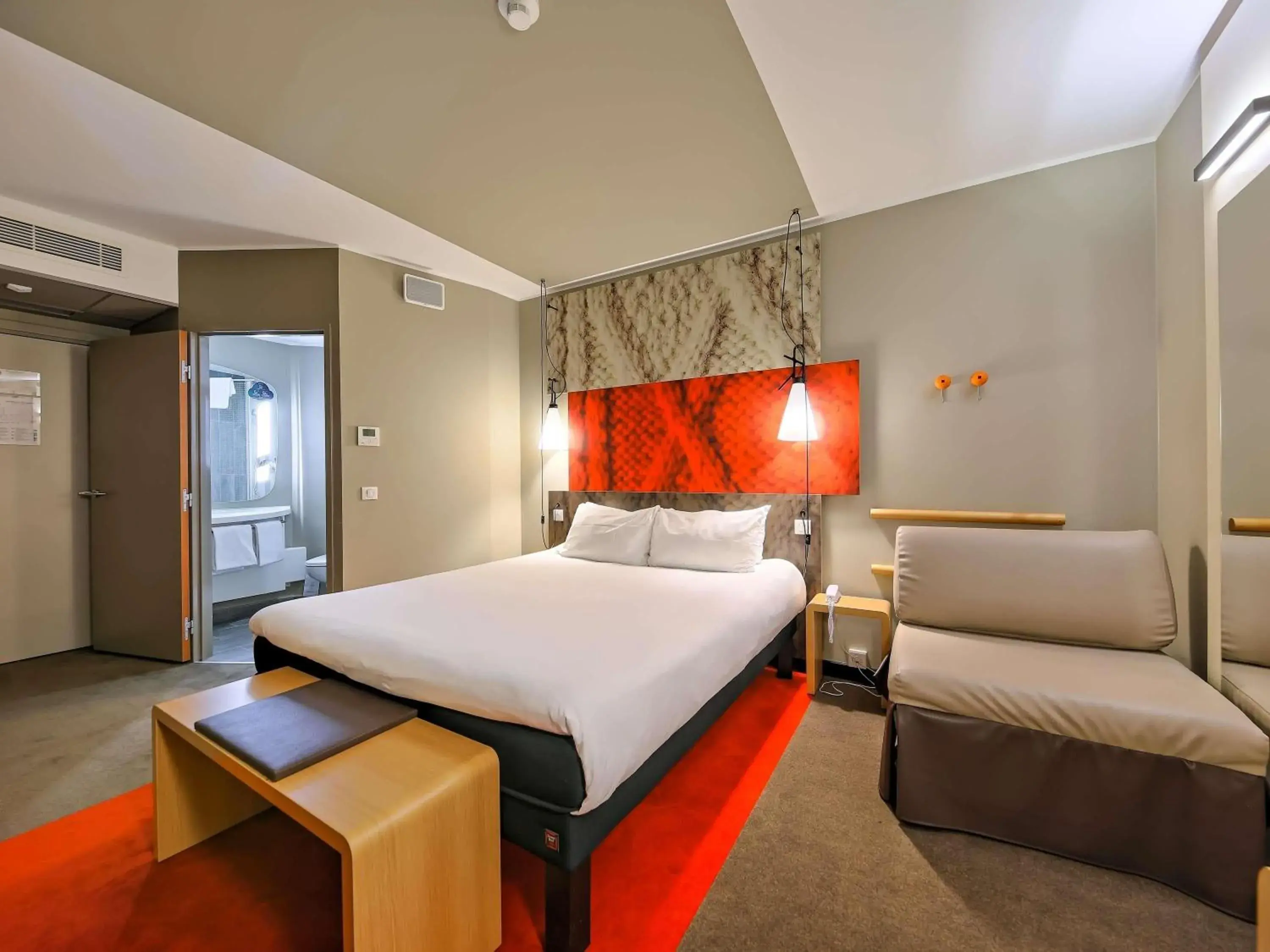 Bedroom, Bed in Ibis Gdansk Stare Miasto Bedroom, Bed in Ibis Gdansk Stare Miasto