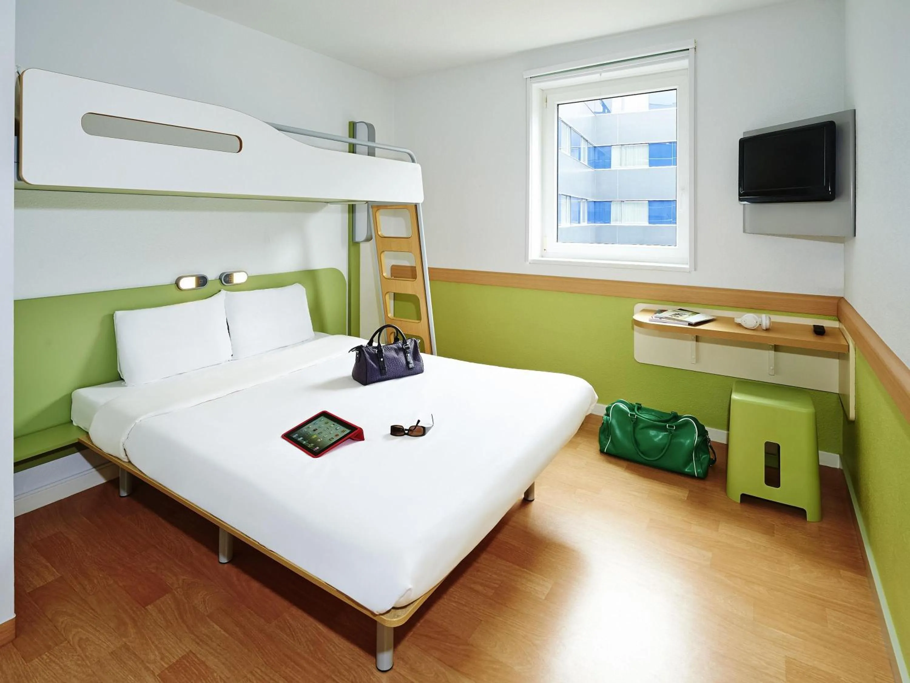 Bedroom, Bed in IBIS Budget Pontivy