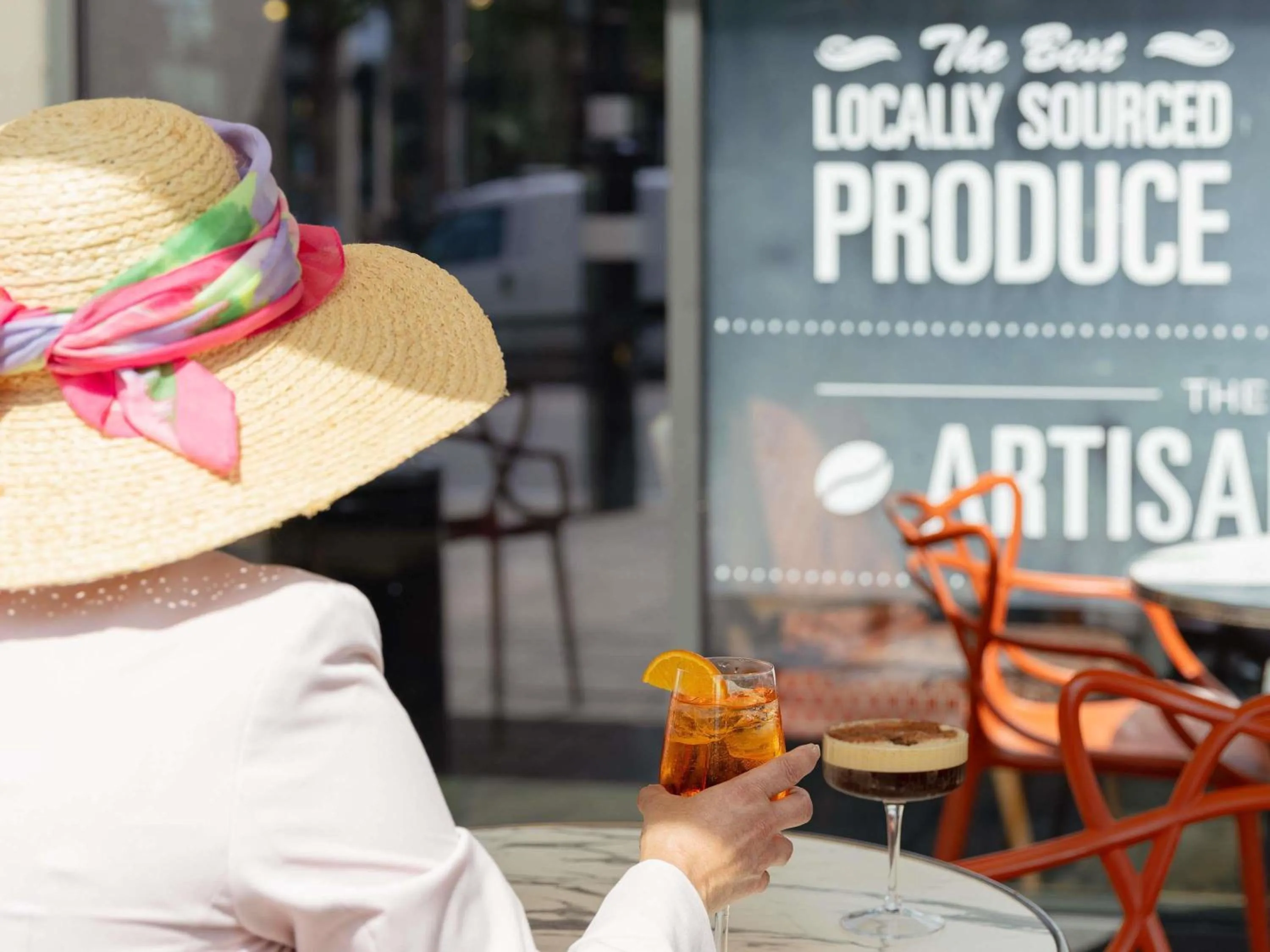 Lounge or bar in ibis Cambridge Central Station