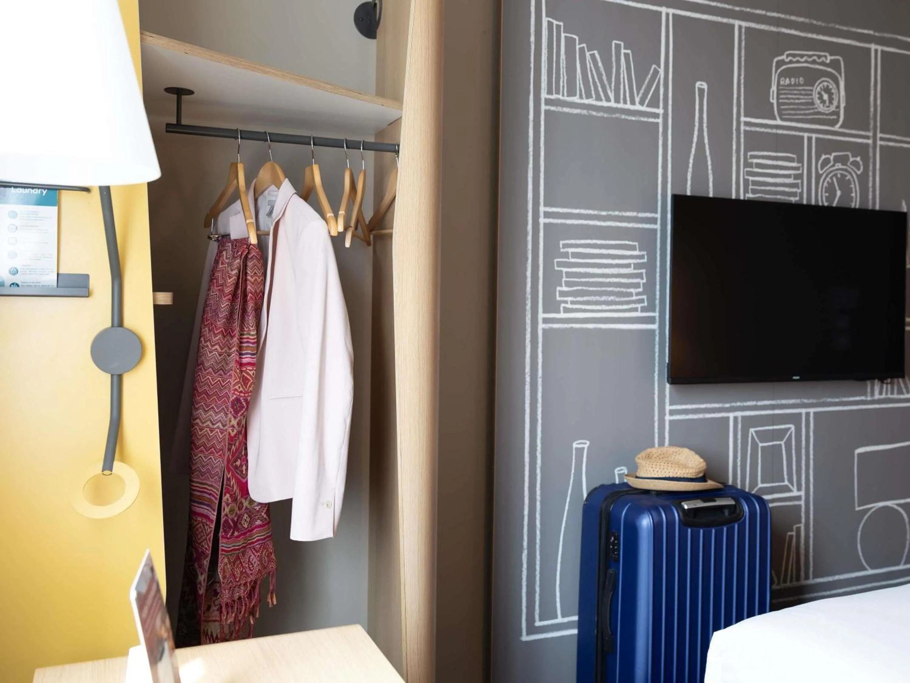 Bedroom in ibis Cambridge Central Station