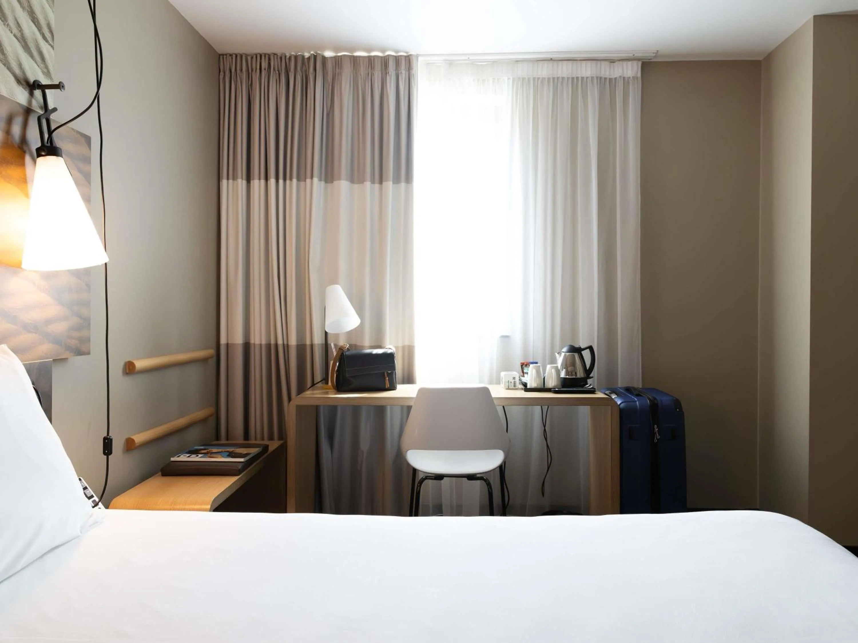 Bedroom, Bed in ibis Cambridge Central Station