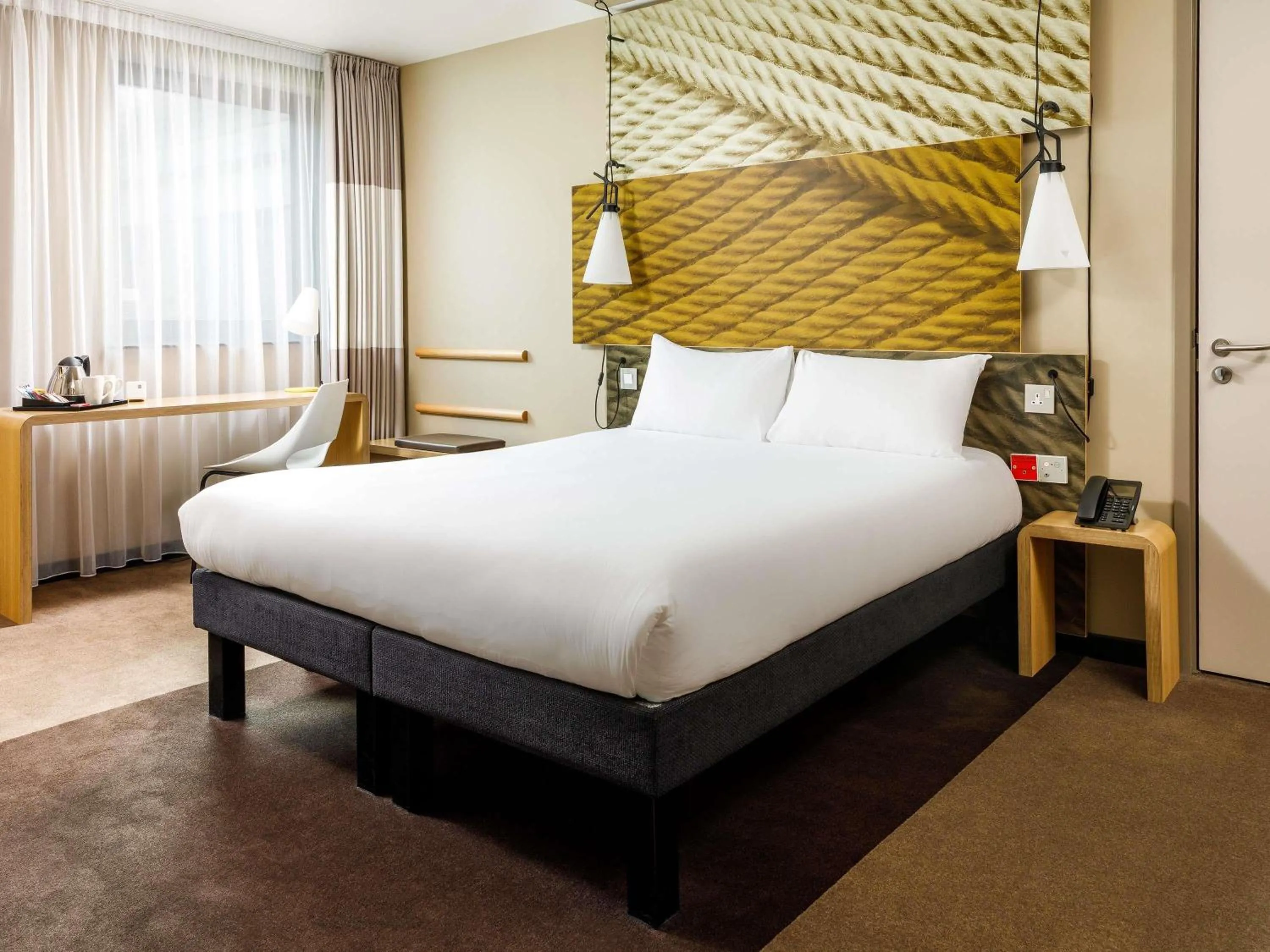 Bedroom, Bed in ibis Cambridge Central Station