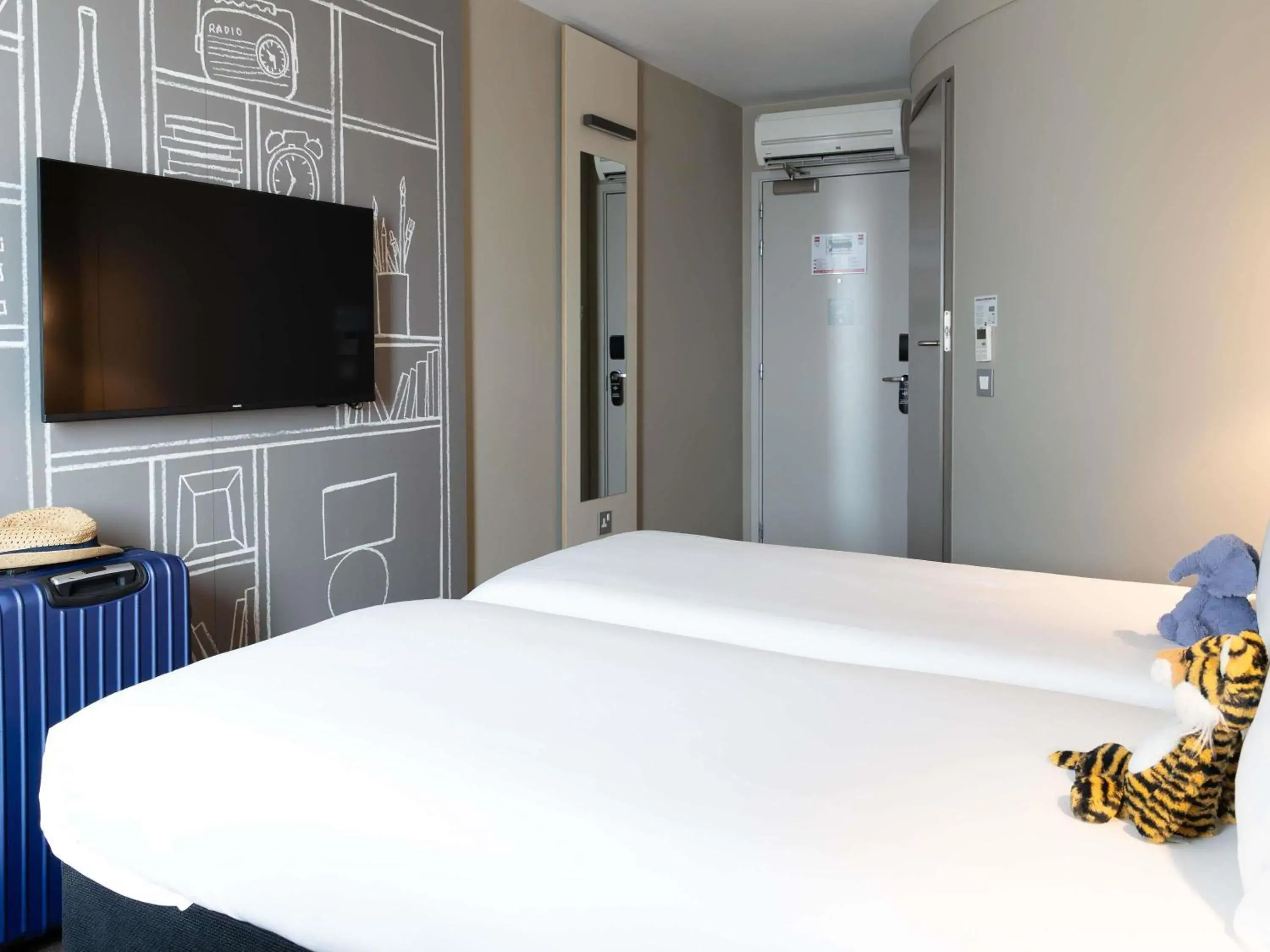 Bedroom, Bed in ibis Cambridge Central Station Bedroom, Bed in ibis Cambridge Central Station