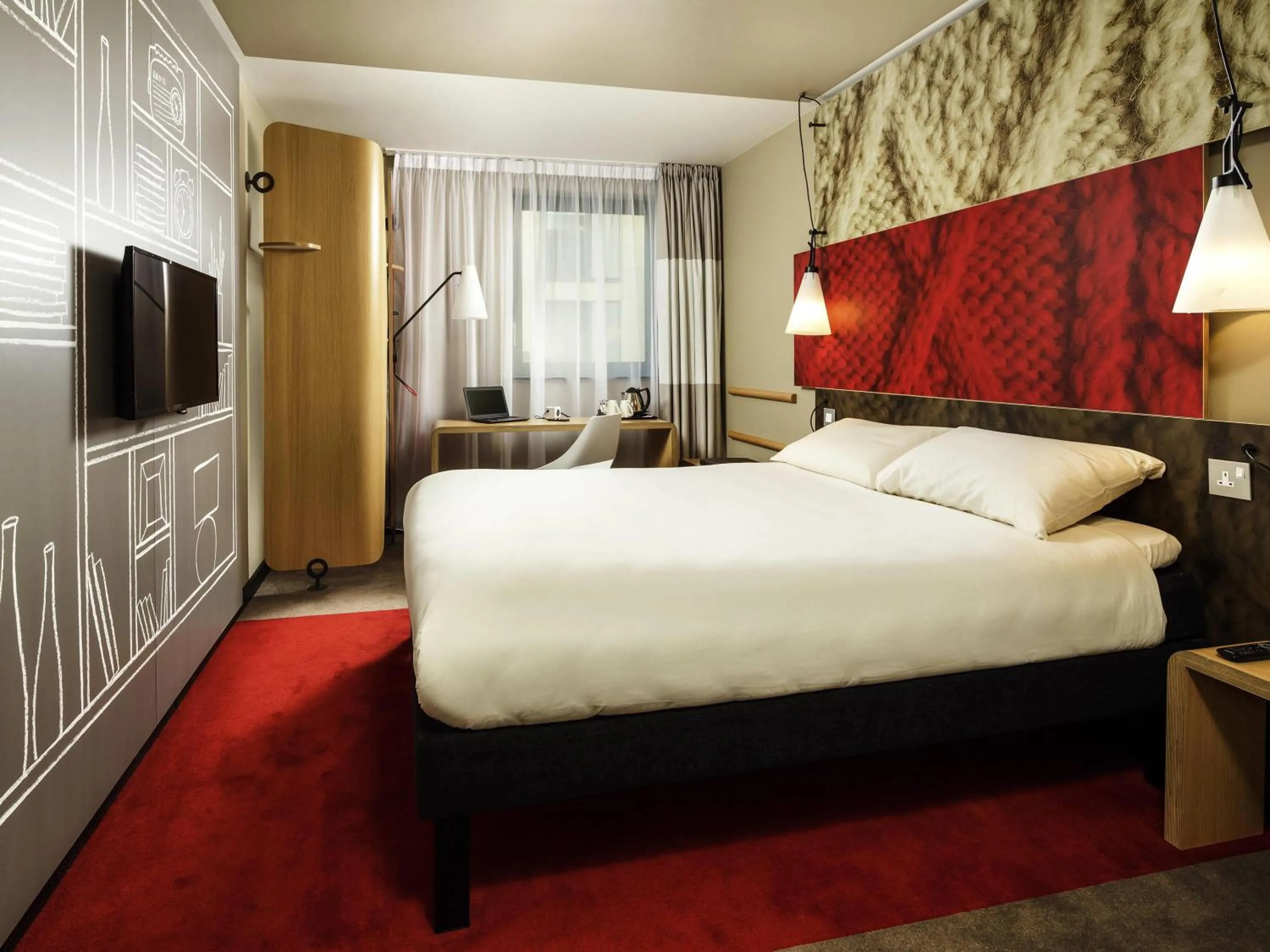 Bedroom, Bed in ibis Cambridge Central Station